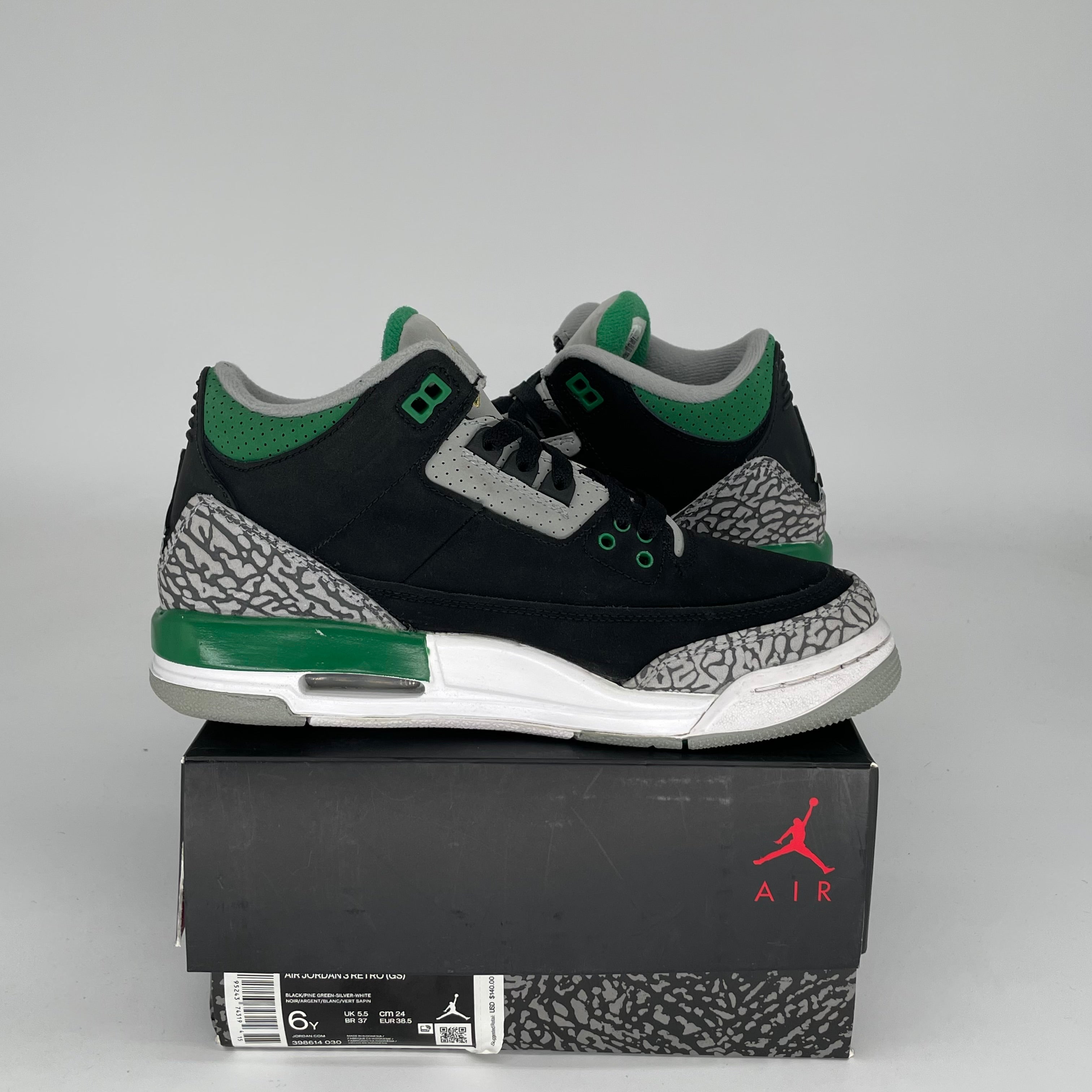 AIR JORDAN 3 PINE GREEN Retro Sneakers - Men's Size 6Y (398614-030) - Basketball Shoes for Streetwear & Casual Style