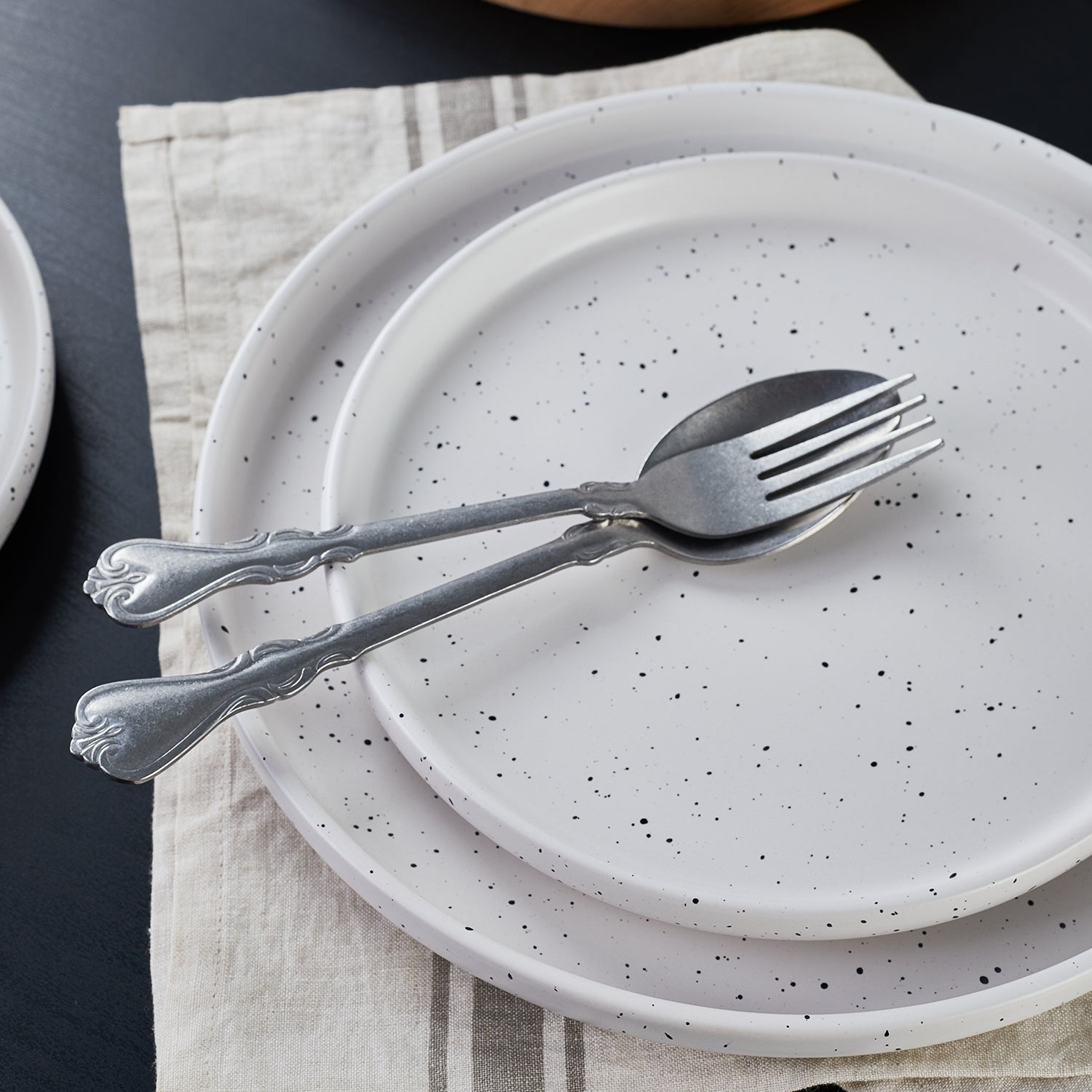 Premium White Jade Stoneware Dinnerware Set - Elegant 16-Piece Porcelain Tableware for Daily Use & Special Occasions