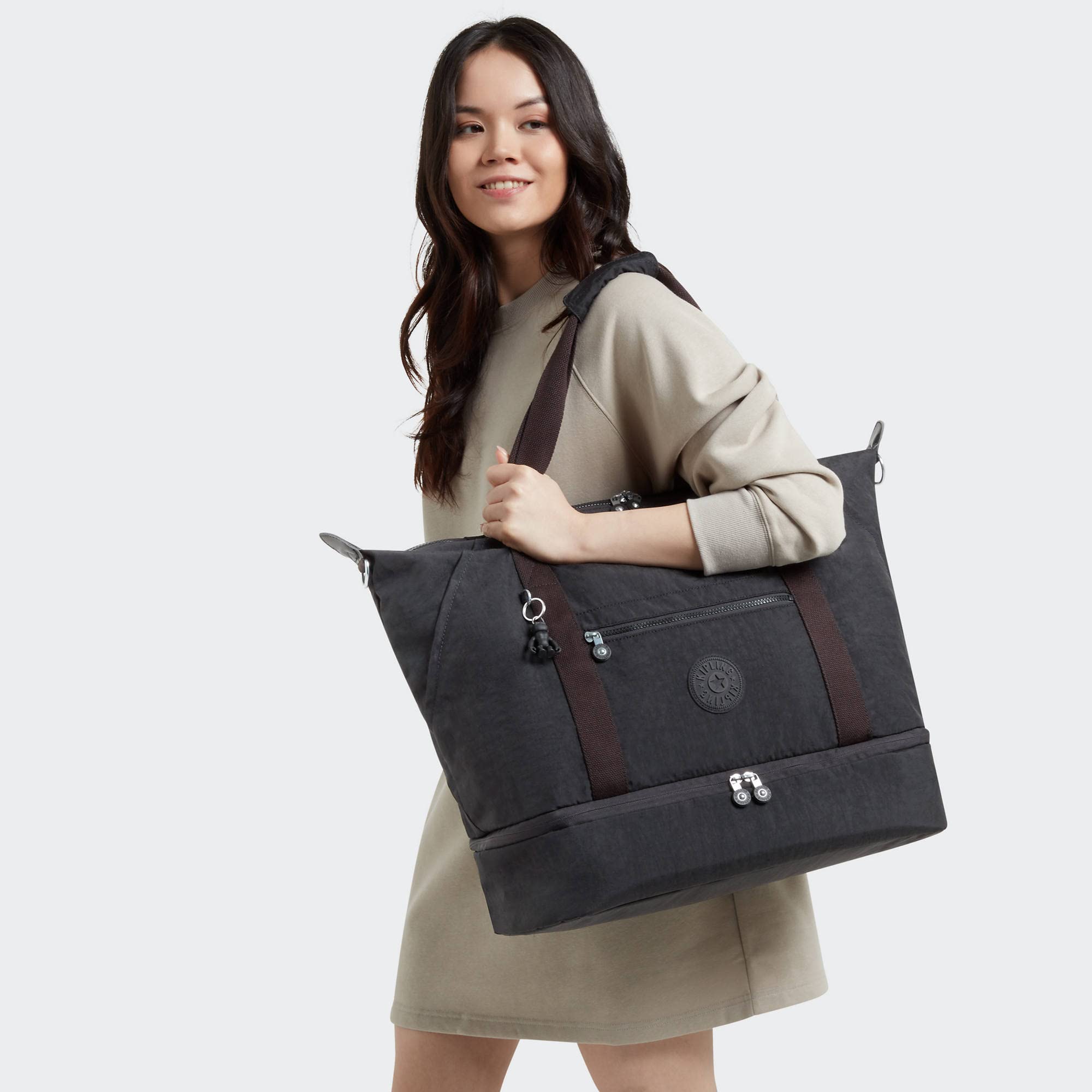 Kipling Art M Weekender Tote Bag - Stylish & Spacious Travel Bag for Women, Perfect for Weekend Getaways, Gym, Work & Daily Commute
