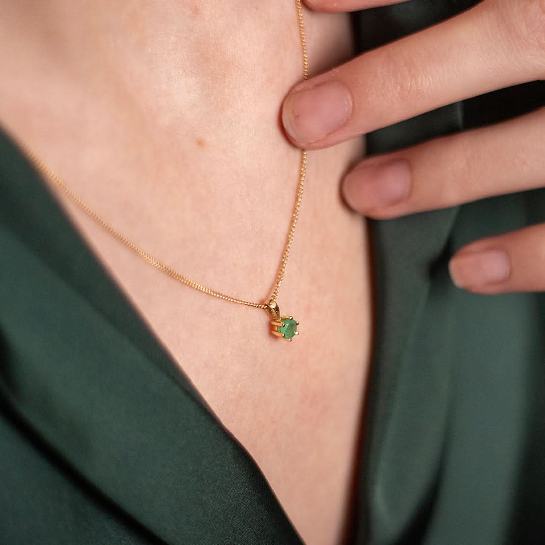 Exquisite 14K Gold Emerald Charm Necklace for Women - Perfect for Weddings, Anniversaries & Special Occasions