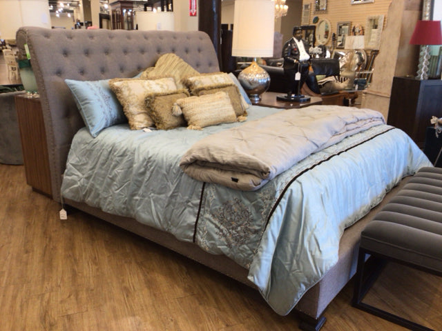 King Size Grey Fabric Upholstered Bed Frame - Modern Platform Bed with Headboard for Master Bedroom, Guest Room & Apartment Sleeping