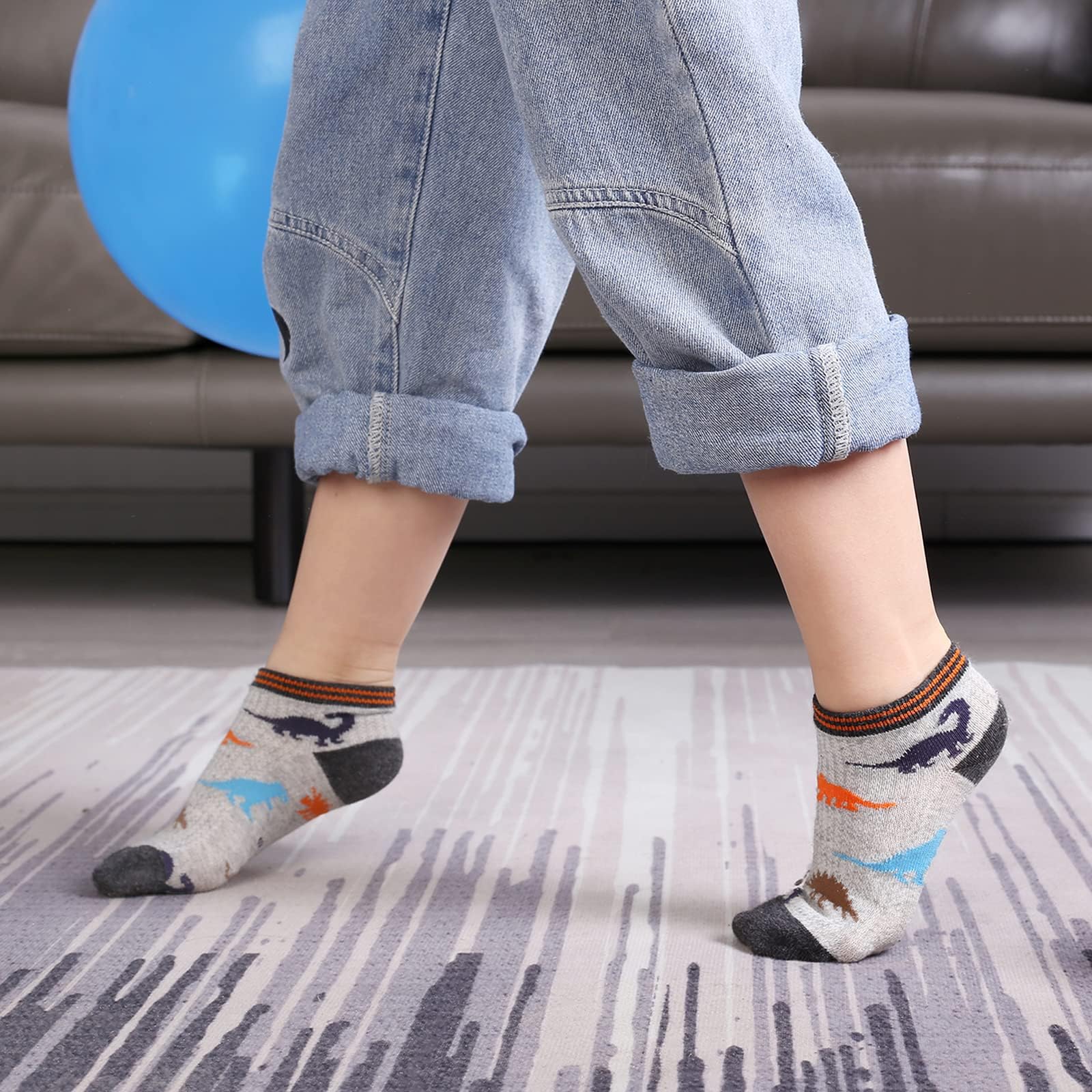 CHUNG Boys Cotton Ankle Socks 5/10 Pack - Low Cut Dinosaur Print Breathable Mesh Socks for Kids 2-9 Years - Lightweight School Running Sports Casual Socks for Everyday Wear & Playtime