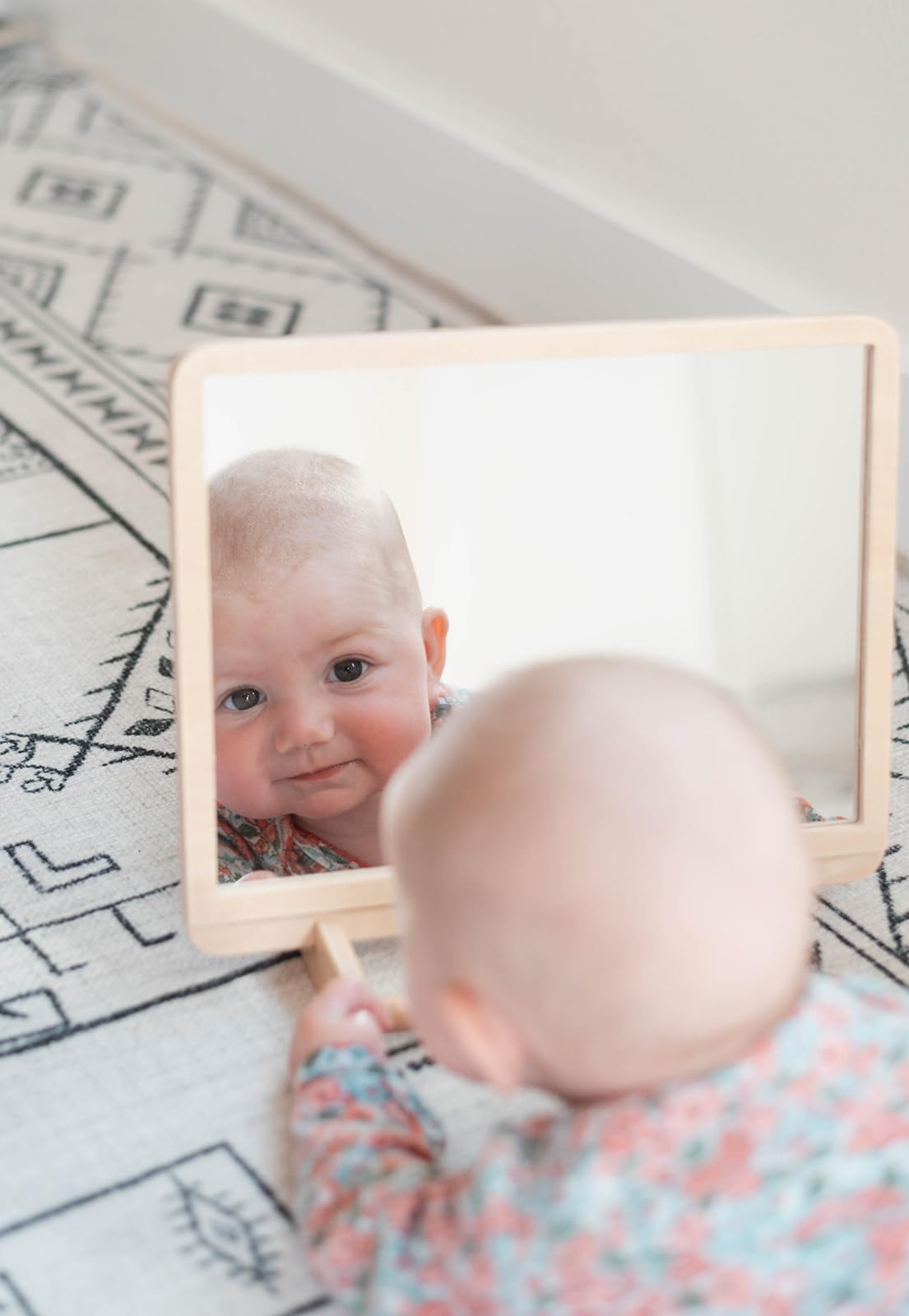 Montessori Tummy Time Set - Baby Mirror with High Contrast Cards & Wooden Stand | Early Learning Toys for Newborns & Infants | Perfect for Sensory Development & Playtime Activities