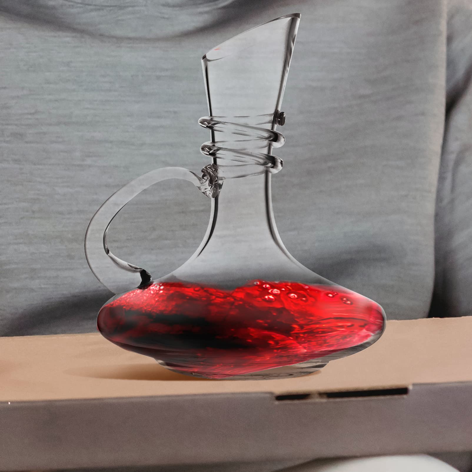 Hemoton 1-Piece Premium Wine Decanter with Aerator - Elegant Glass Carafe for Red Wine, Whiskey, Coffee, Tea & Cold Water - Perfect for Home Bar, Dinner Parties & Gift Giving