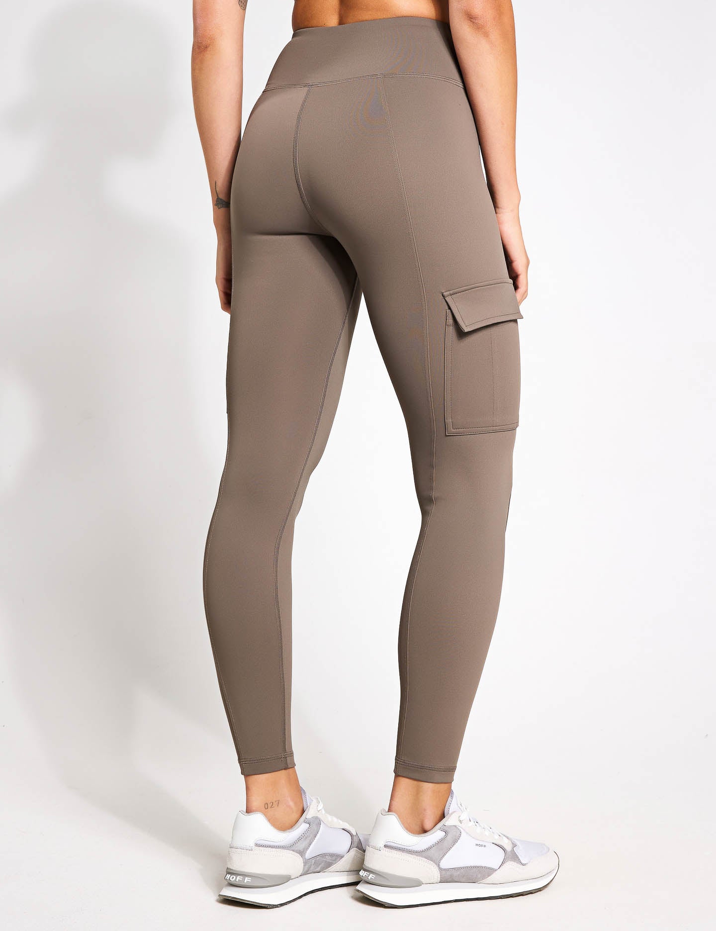 High Waist Cargo Leggings for Women - Stretchy Workout Pants with Pockets - Comfortable Yoga & Running Tights - Walnut Brown - Perfect for Gym, Hiking & Travel