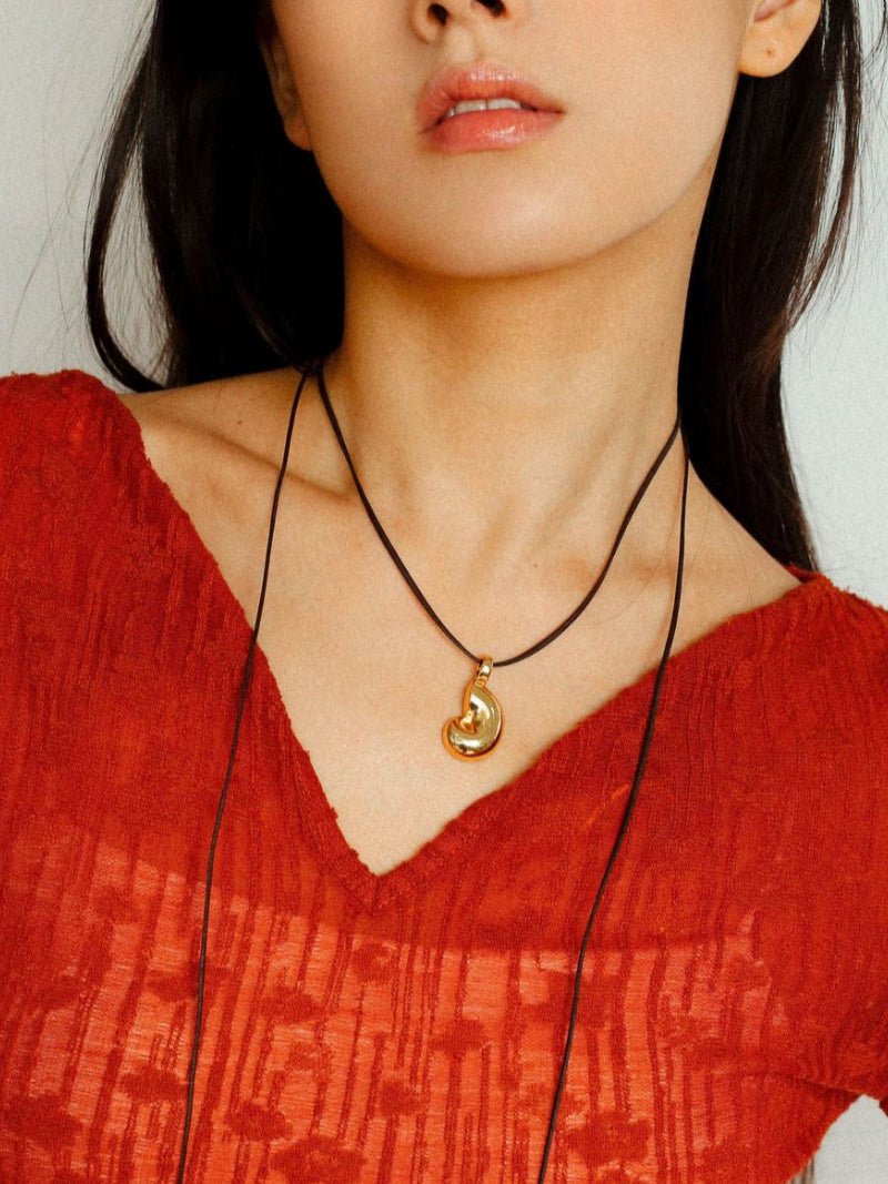 Conch Leather Striped Long Pendant Necklace for Women - Boho Beach Jewelry Gift for Summer Vacation & Festival Outfits
