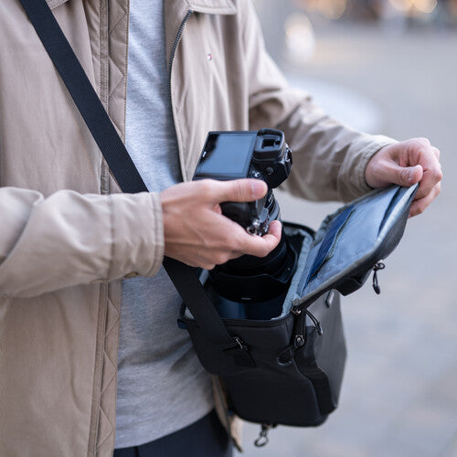 Think Tank Photo V3 Digital Holster 20 (Medium) - DSLR Camera Bag for Photographers - Perfect for Travel, Hiking & Outdoor Photography