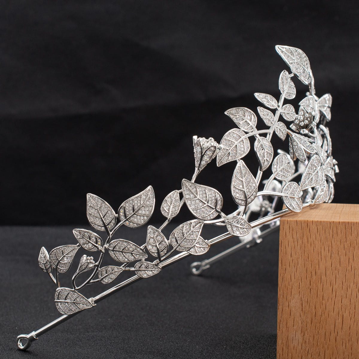 Elegant Big Cubic Zirconia Leaf Tiara for Wedding | Bridal Royal Diadem Headpiece Jewelry CH10331 | Perfect for Bridal Showers, Weddings & Special Occasions