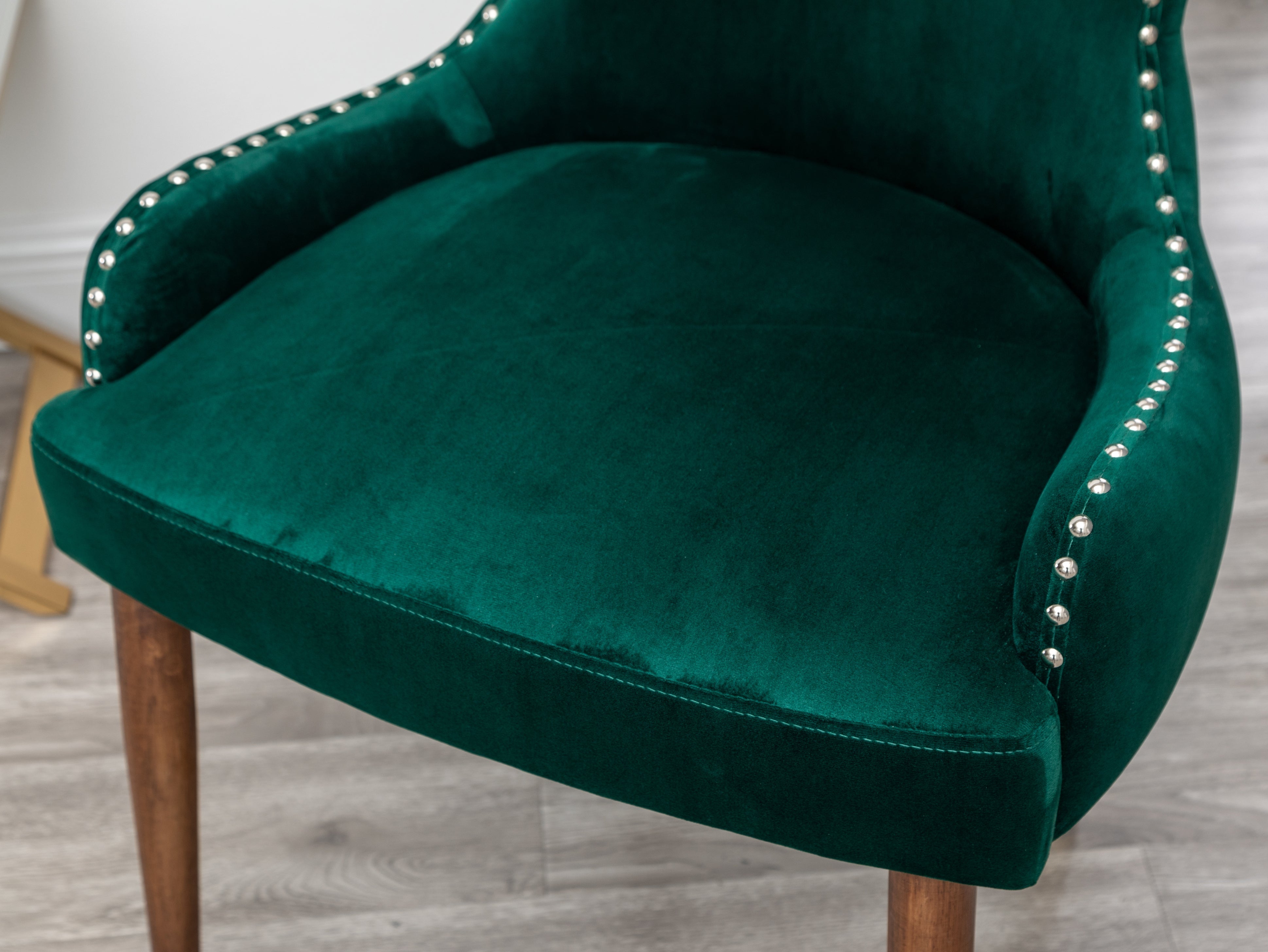 Roundhill Furniture Lindale Contemporary Velvet Upholstered Nailhead Trim Accent Chair - Green Velvet Lounge Chair for Living Room, Bedroom & Office Decor