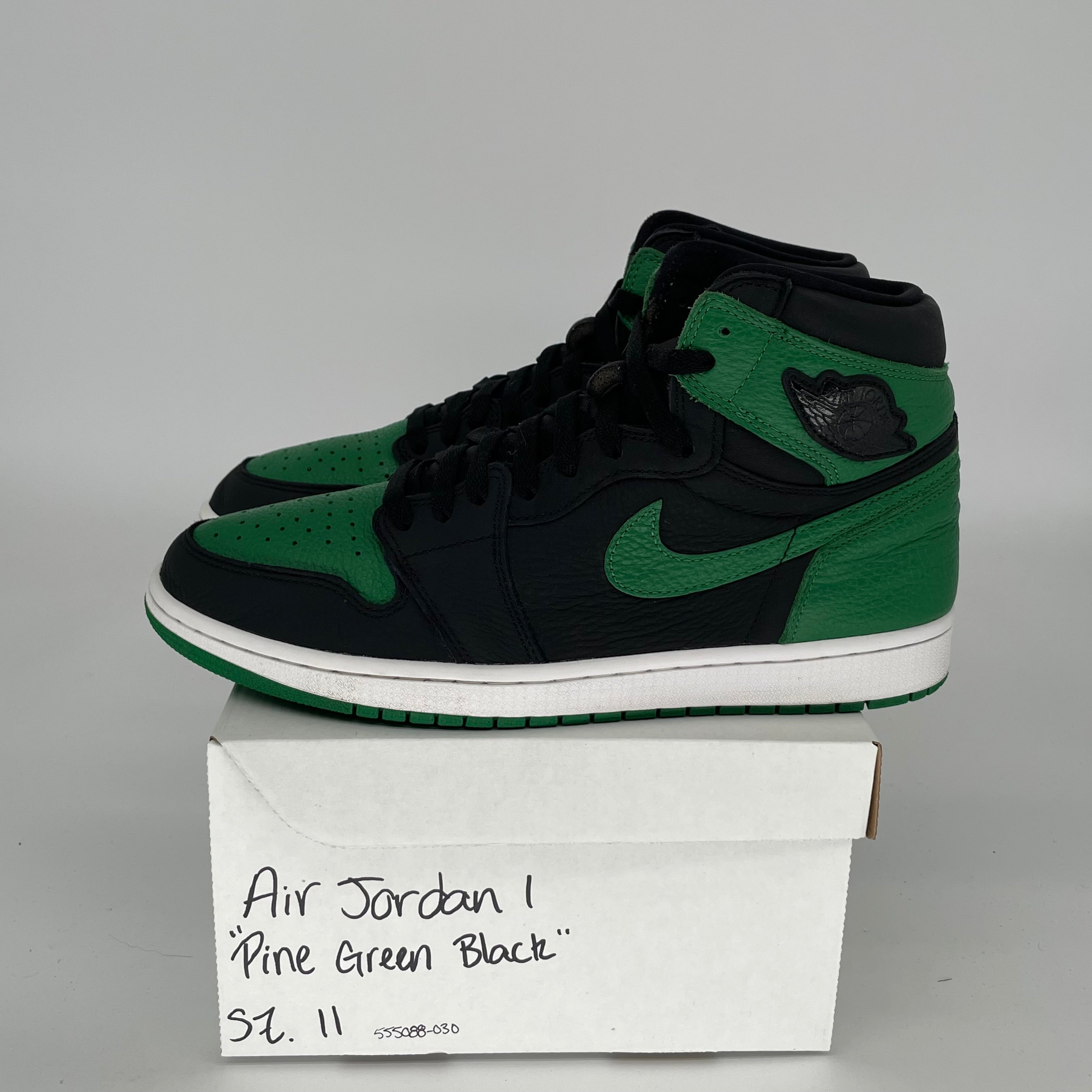 AIR JORDAN 1 Retro High OG Pine Green Black Men's Basketball Shoes Size 11 - 555088-030 - Perfect for Sneaker Collectors & Streetwear Fashion