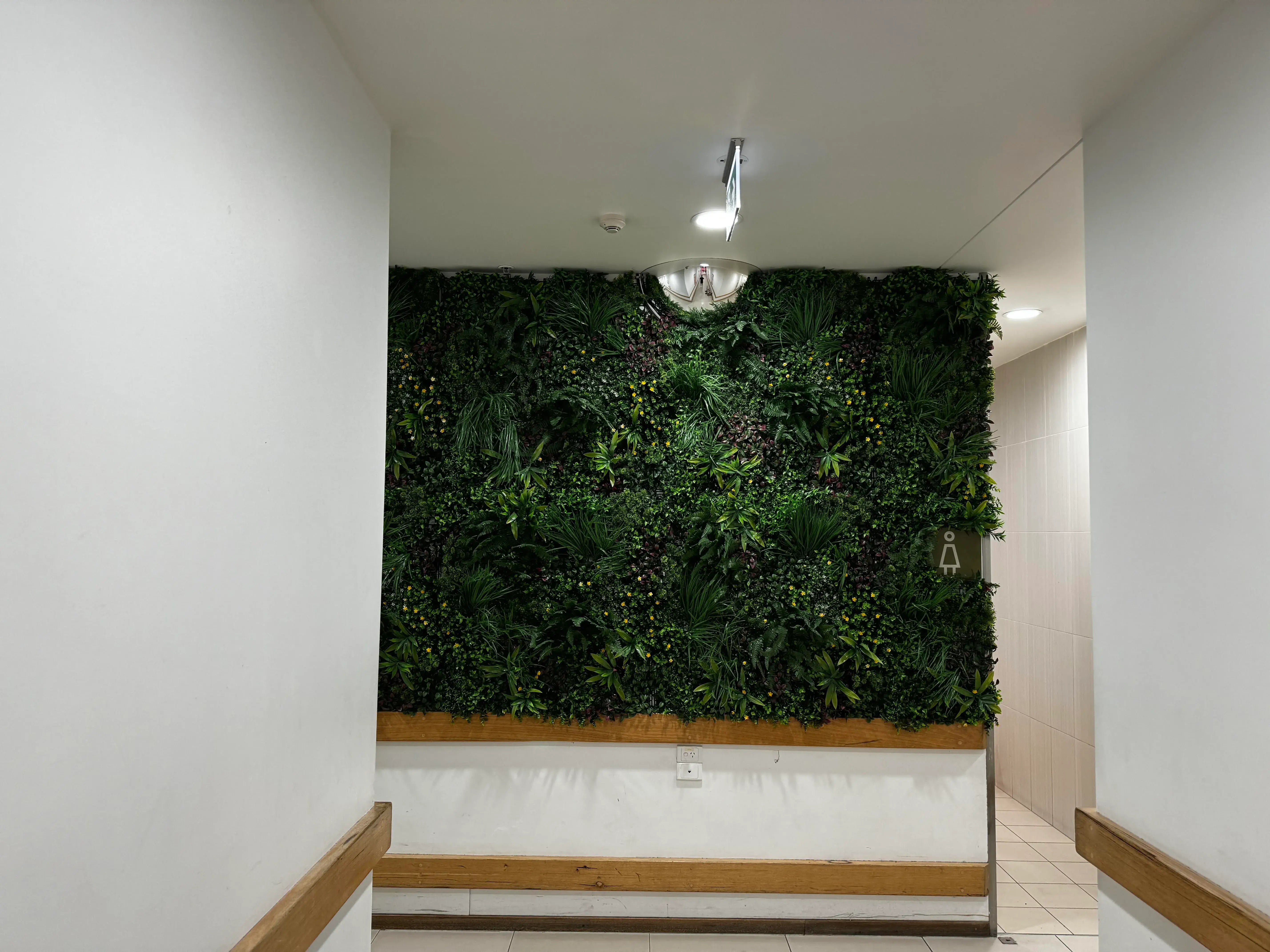 Premium Artificial Vertical Garden Wall Panel - 100cm x 100cm UV Resistant Fern Green Wall Decor for Indoor/Outdoor - Perfect for Home, Office, Balcony & Patio Landscaping