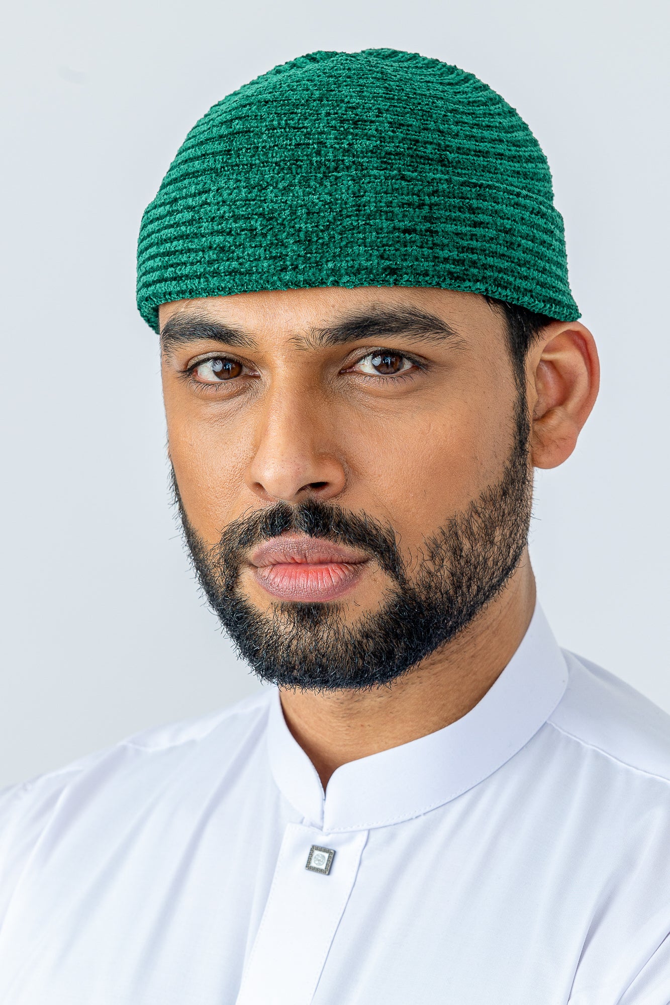 Stylish Green Velvet Hat for Women - Fashionable Winter Cloche with Brim | Perfect for Outdoor Activities, Parties & Holiday Events