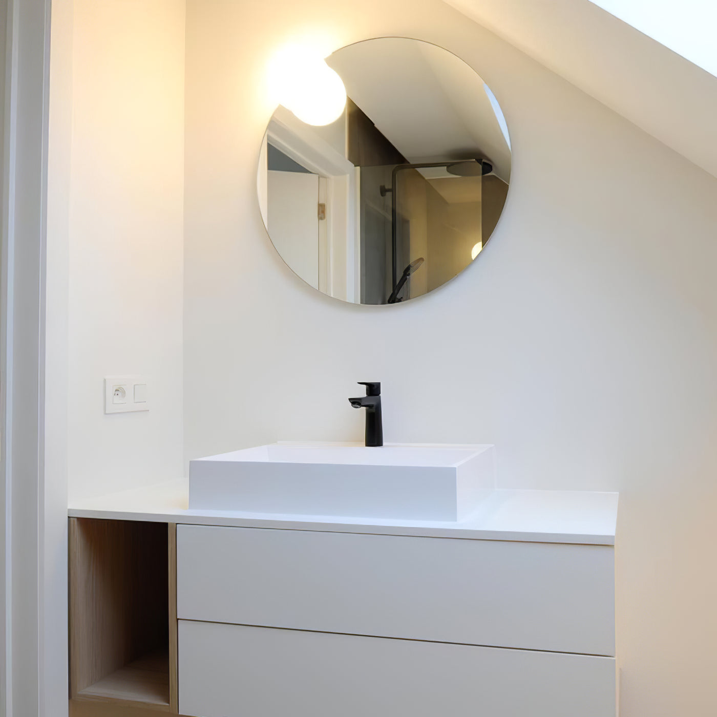 Circ 3702 Modern Wall Lamp - Sleek LED Sconce Light for Bedroom, Living Room & Hallway - Energy Efficient Indoor Lighting Fixture
