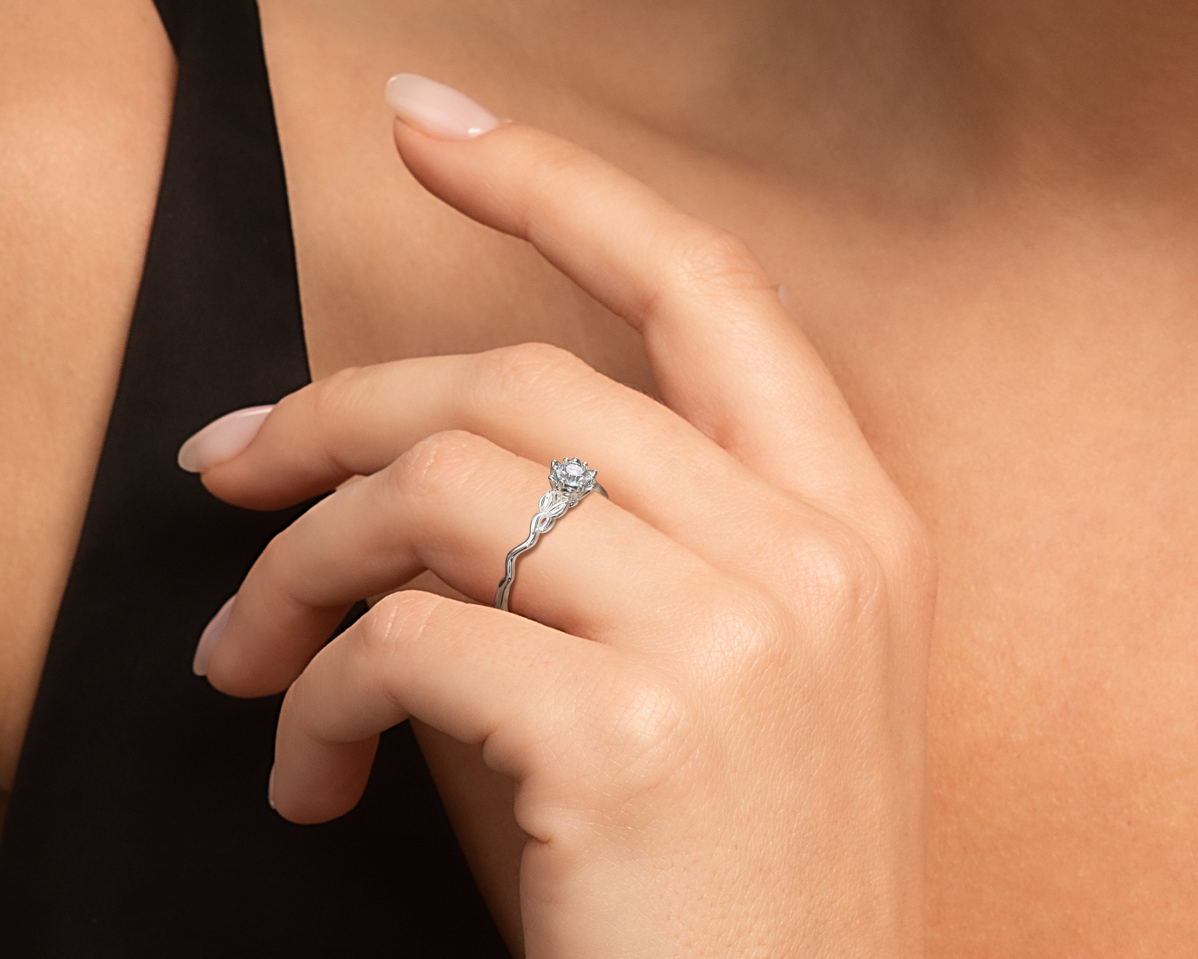 Exquisite Moissanite Flower Engagement Ring for Women - Perfect for Proposals, Weddings & Anniversary Gifts