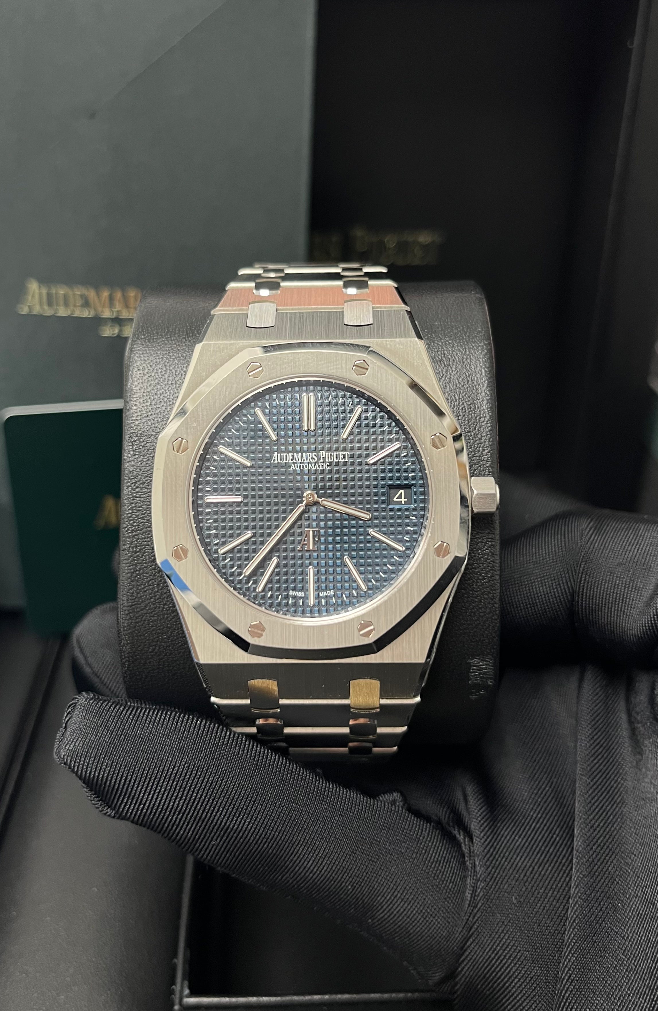 Audemars Piguet Royal Oak Jumbo 16202ST.OO.1240ST.01 Luxury Men's Watch - Perfect for Business Meetings, Formal Events & Watch Collectors