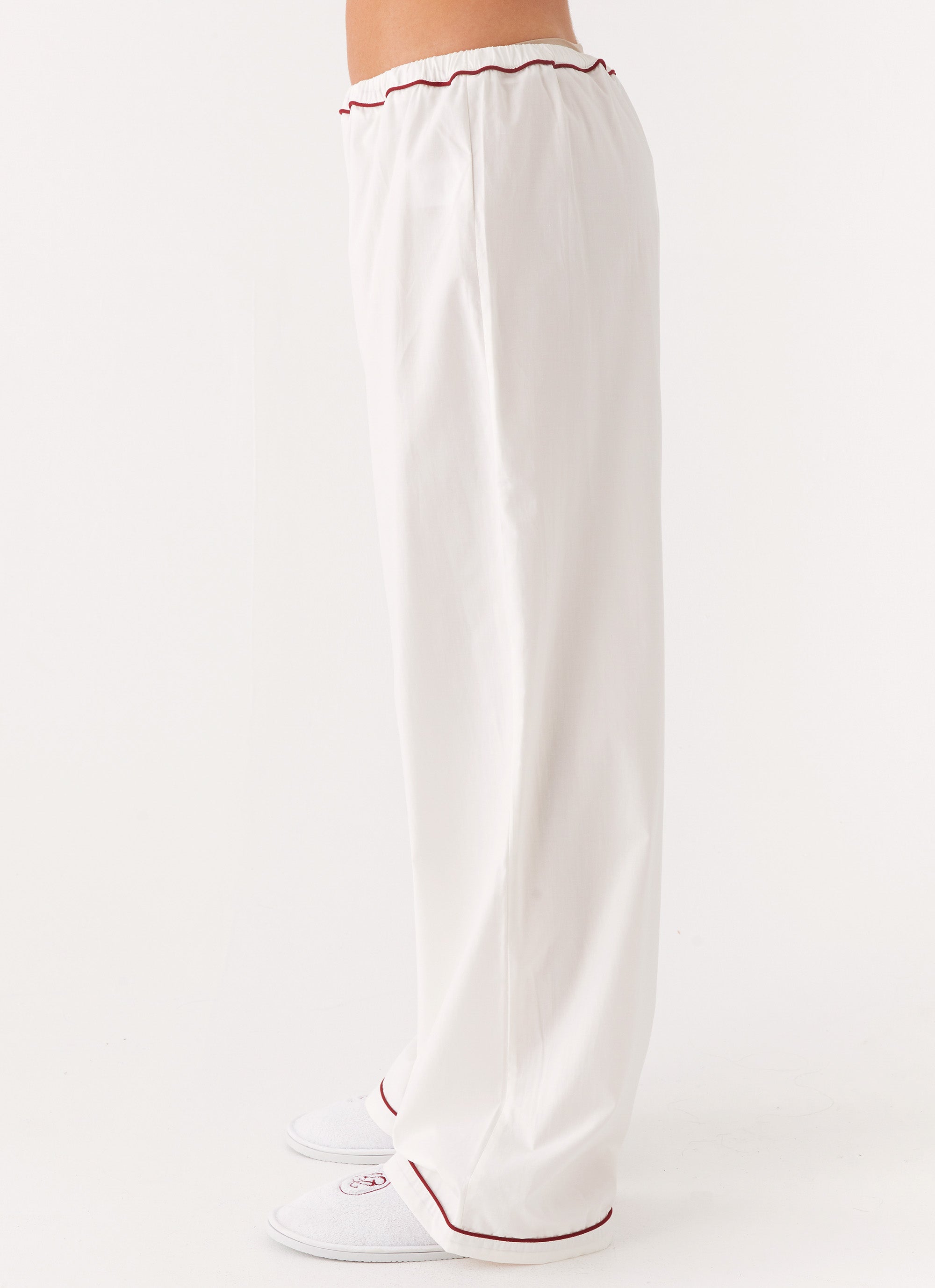 Harry Potter Pajama Pants for Adults - Soft Cotton Sleepwear with Hogwarts House Crest - White - Perfect for Movie Nights, Cosplay & Gift Giving