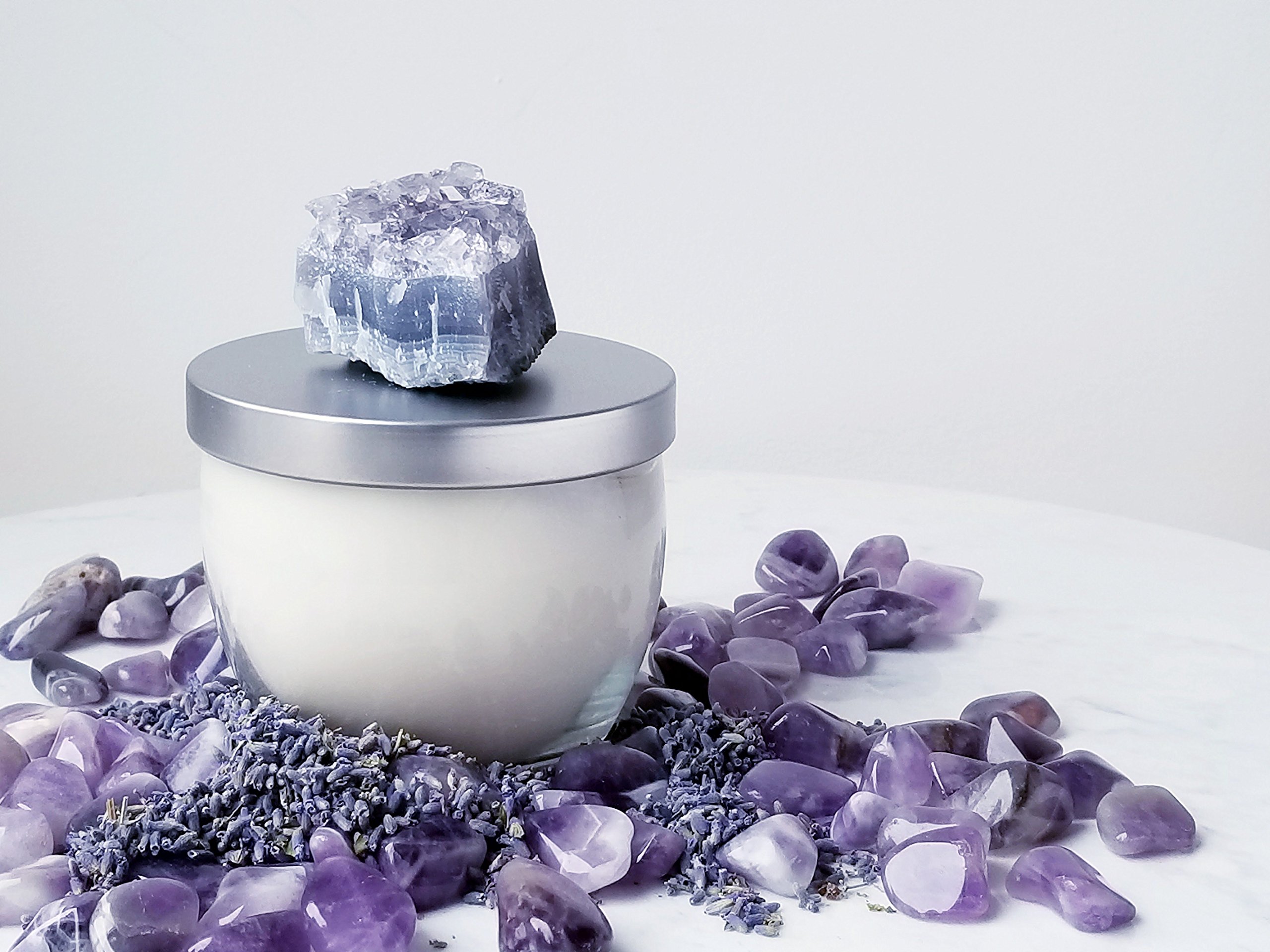 Natural Amethyst Crystal Soy Candle with Lavender Essential Oil - Relaxing Aromatherapy Gift for Home, Spa & Meditation