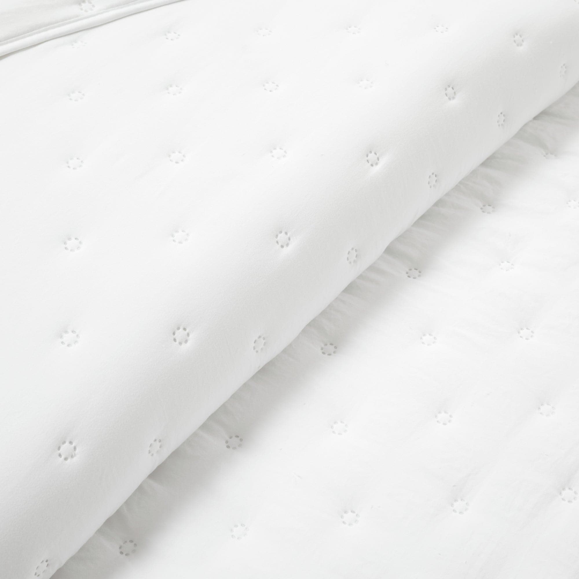 Reyna Ruffle Reversible Oversized 3-Piece Quilt Set - King/Queen Size Bedding with Matching Pillow Shams - Perfect for Master Bedroom, Guest Room & Cozy Farmhouse Decor