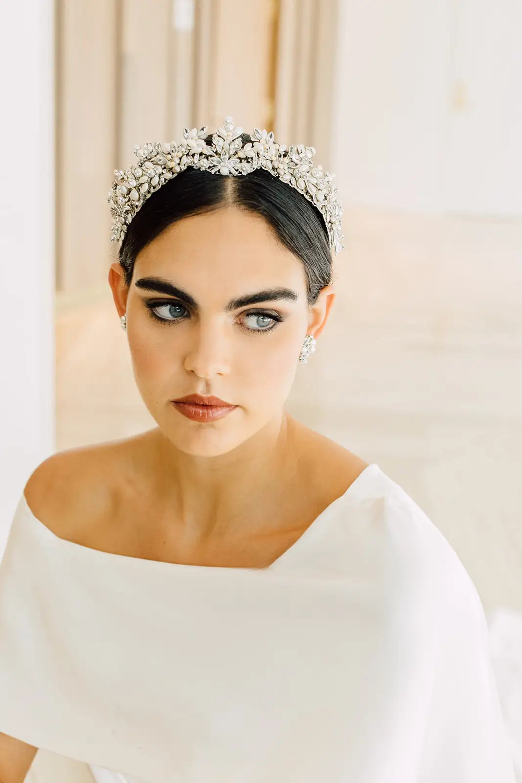 Magnificent Crown - Elegant Royal Tiara for Weddings, Prom & Cosplay | Perfect for Brides, Pageants & Themed Parties