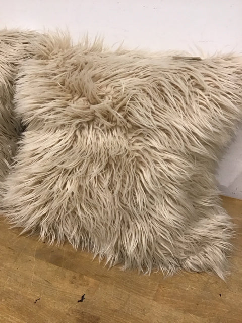 20 Sq. Faux Fur Pillow - Soft & Luxurious Decorative Throw Pillow for Couch, Bed, Sofa - Perfect for Living Room, Bedroom & Home Decor