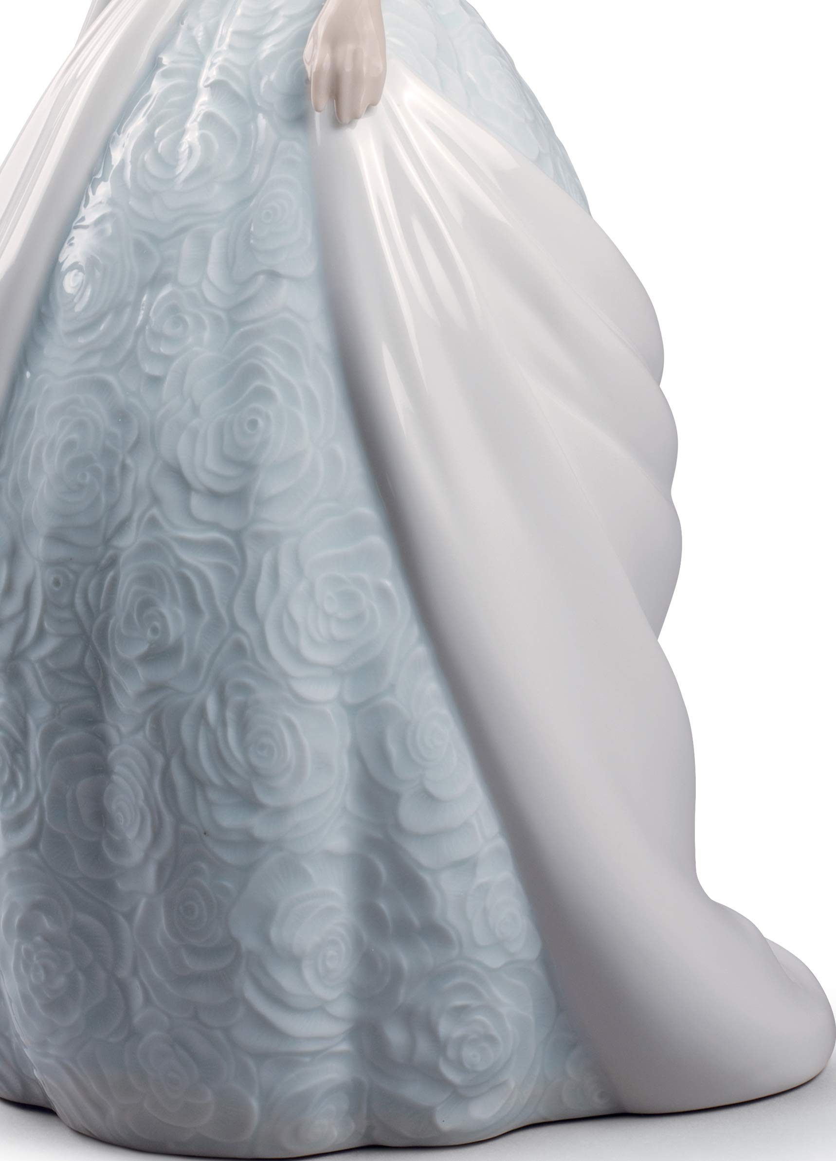 LLADRÓ Her Special Day Bride Figurine - Elegant Porcelain Wedding Bride Statue for Bridal Showers, Wedding Decor & Anniversary Gifts