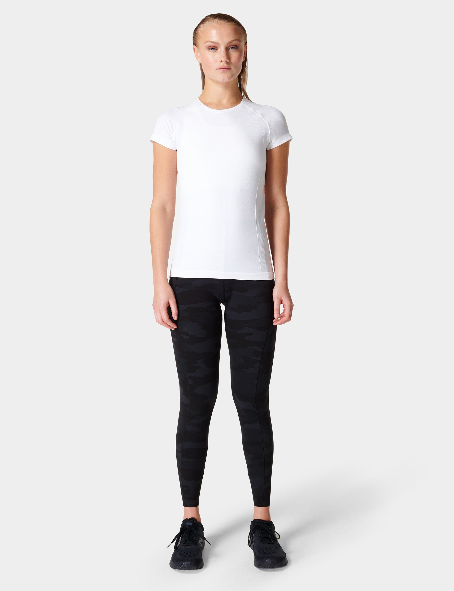 Breathable Seamless Gym T-Shirt for Men & Women - Moisture Wicking Workout Shirt - White - Perfect for Running, Yoga & Fitness Training