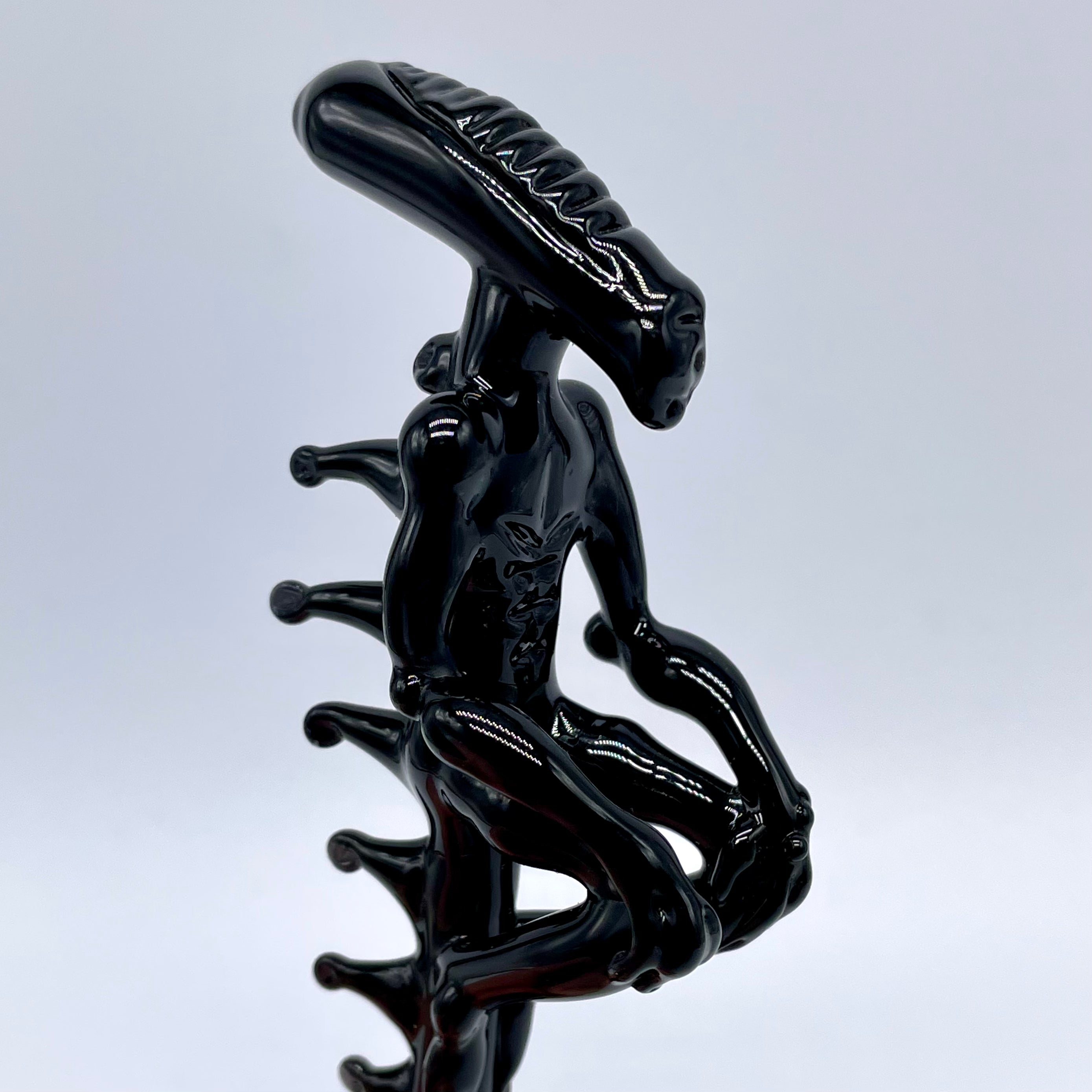 Alien Xenomorph Movie Sculpture - Highly Detailed Collectible Figurine for Sci-Fi Fans & Home Decor | Perfect for Movie Themed Rooms, Gifts & Display