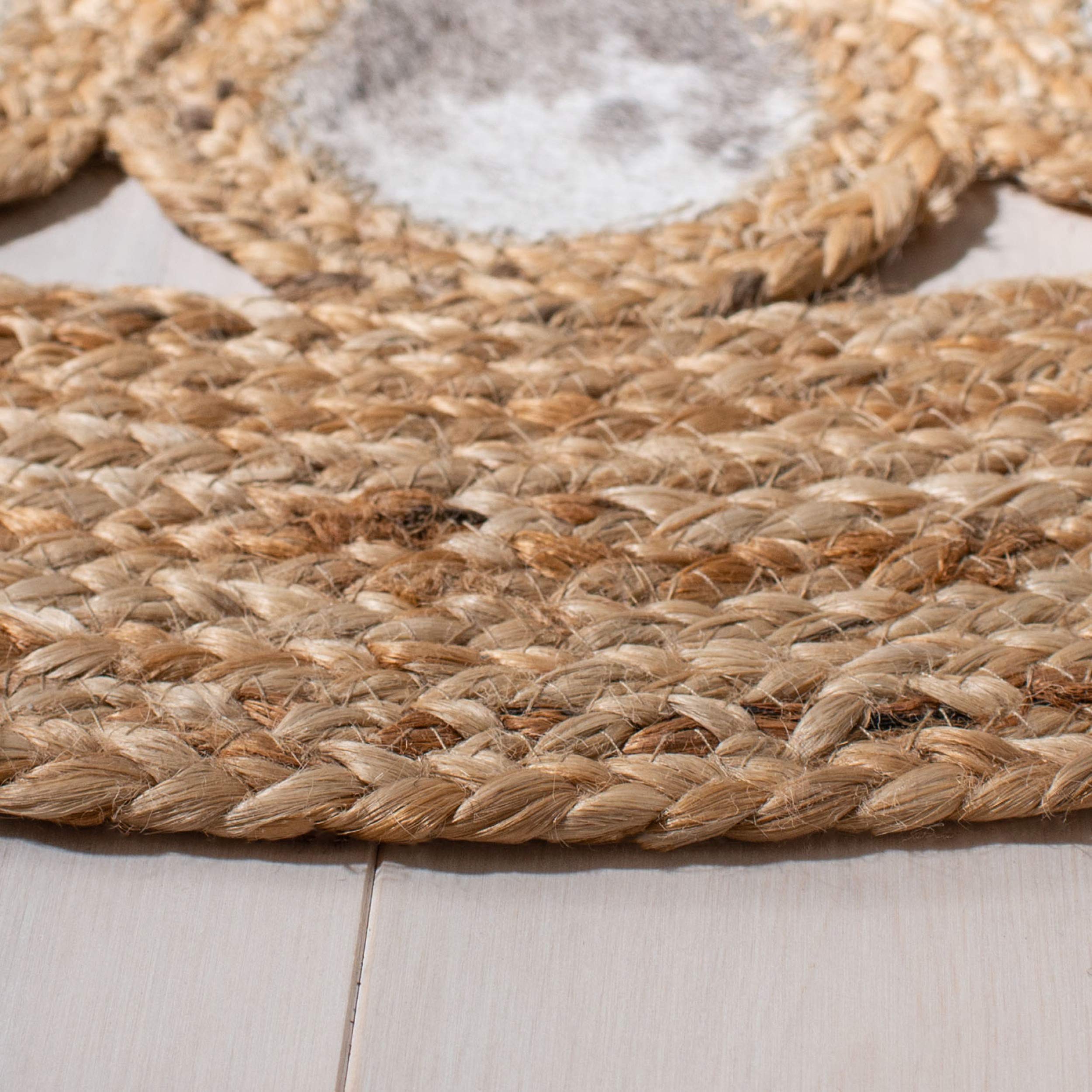 SAFAVIEH Natural Fiber Round Collection 6' Round Beige/Grey NF370F Handmade Boho Woven Jute & Leather Area Rug - Perfect for Living Room, Bedroom, or Boho Chic Home Decor