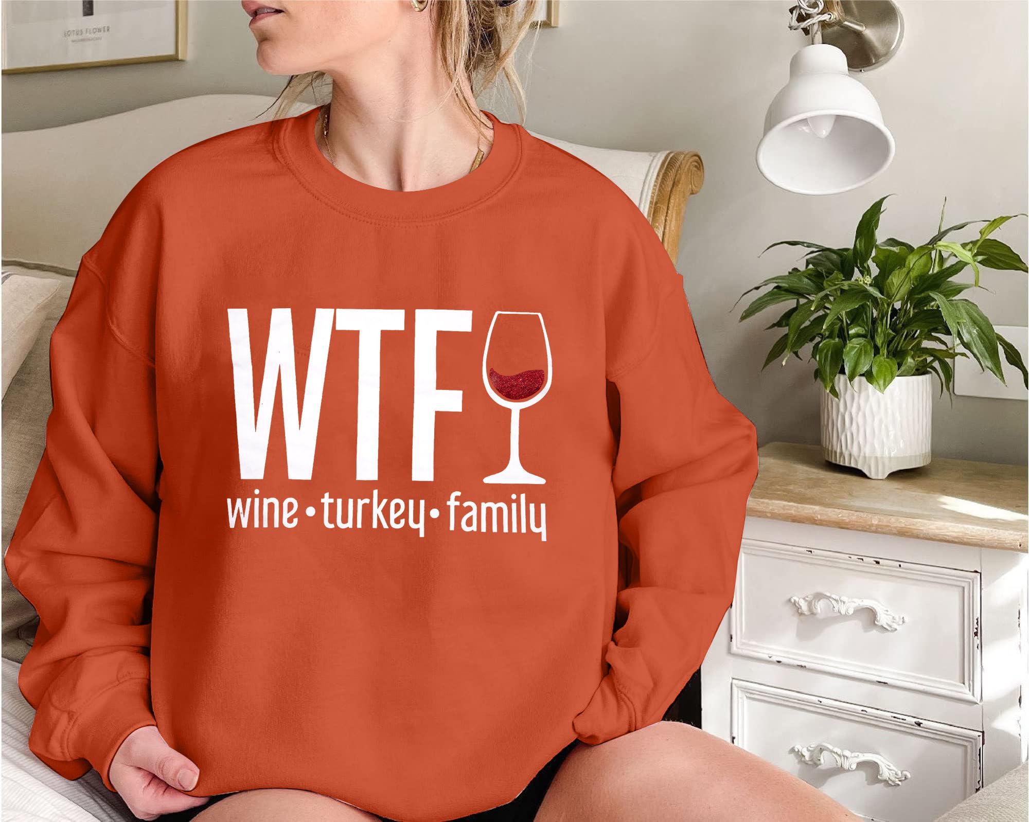 UNIQUEONE Thanksgiving Turkey Women's Sweatshirt - Funny WTF Turkey Family Sweater, Fall Crewneck Pullover for Women | Perfect for Thanksgiving Gatherings, Family Photos & Autumn Outfits