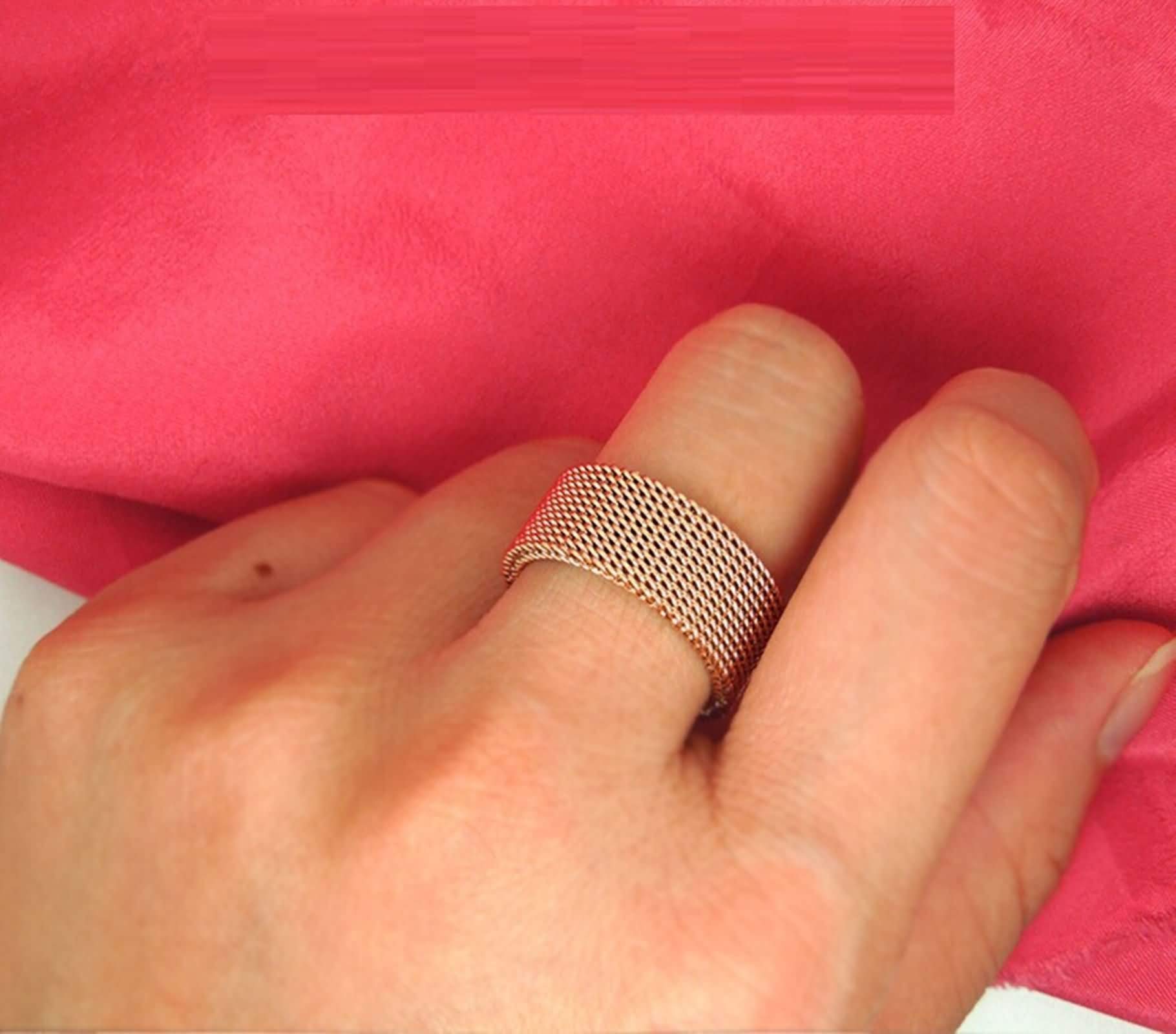 Stainless Steel Rose Gold Mesh Ring for Men & Women - Adjustable Sizes (T 1/2) - Perfect for Weddings, Anniversaries & Everyday Fashion Jewelry