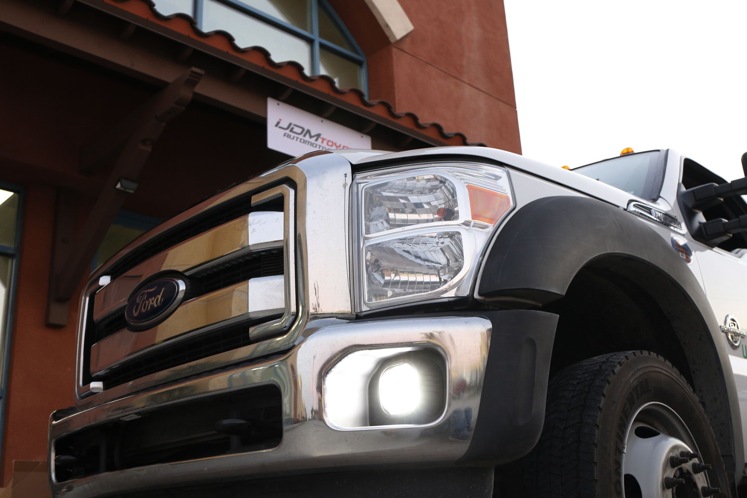 CREE LED Fog Lights Kit with Bezel Covers & Wiring Harness for 2011-2016 Ford F250 F350 F450 Super Duty Trucks - Durable Off-Road Lighting for Night Driving and Foggy Conditions