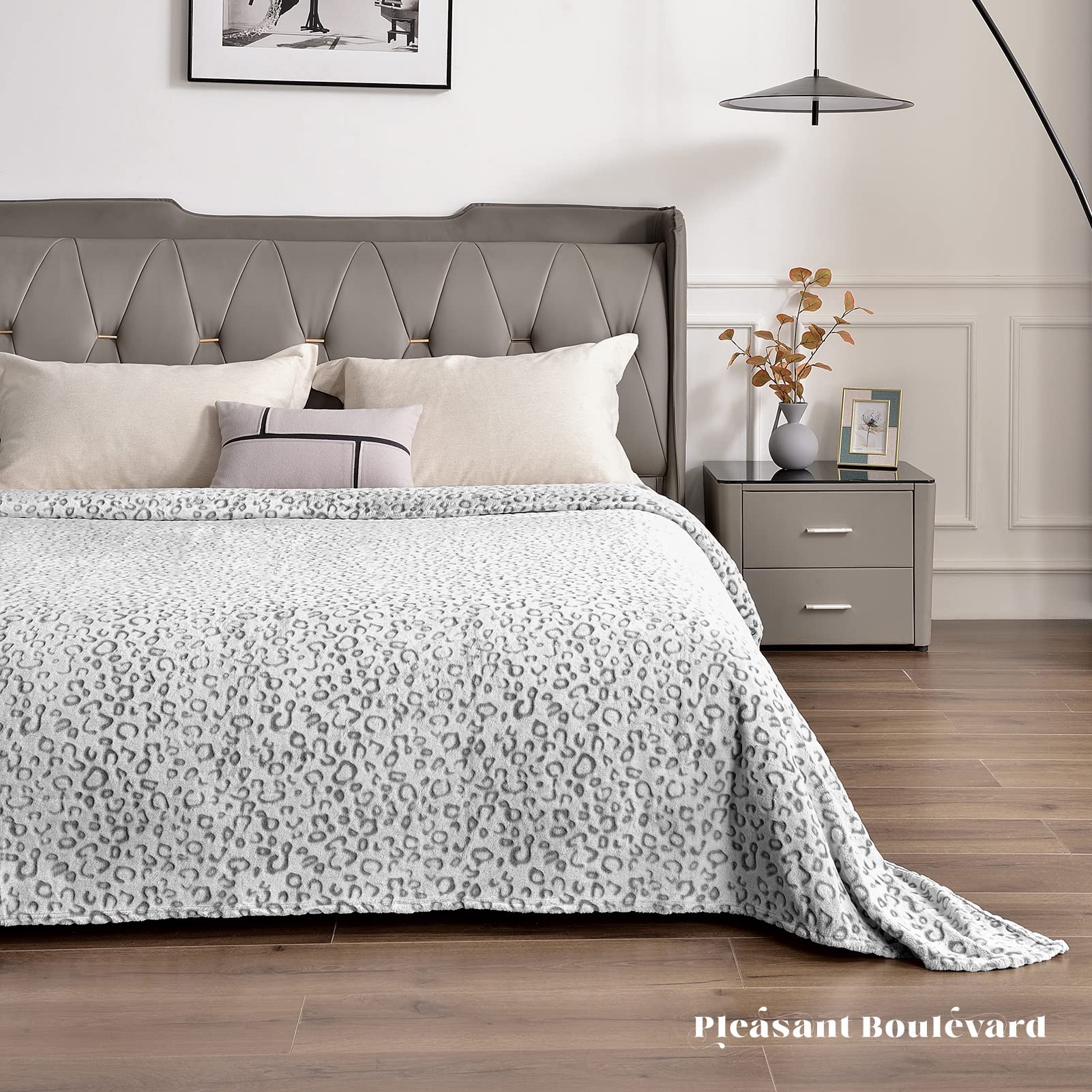 Premium Leopard Print Fleece Throw Blanket - Ultra Soft Lightweight Microfiber Plush Blanket for Couch, Sofa & Bed - Cozy Warm King Size (108x90 Inches) in Gray - Perfect for Living Room, Bedroom & Winter Snuggling