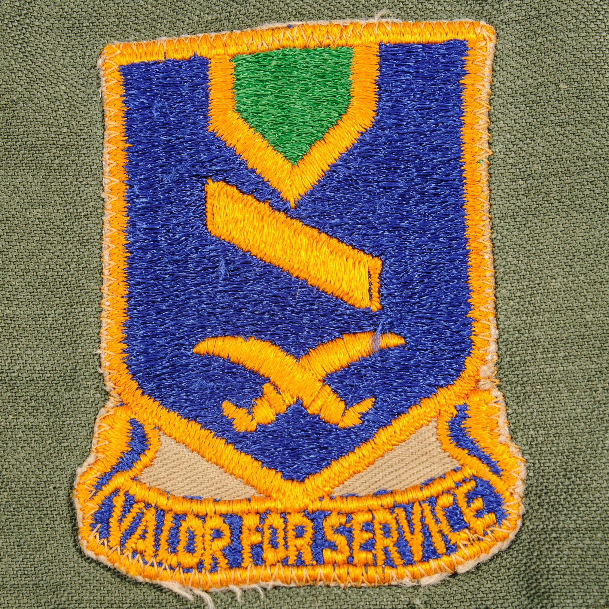 Vintage 1960s US Army Utility Shirt P64 with 137th Infantry Regiment & 69th Infantry Brigade Patches - Vietnam War Military Collectible for Reenactments, Display & History Buffs