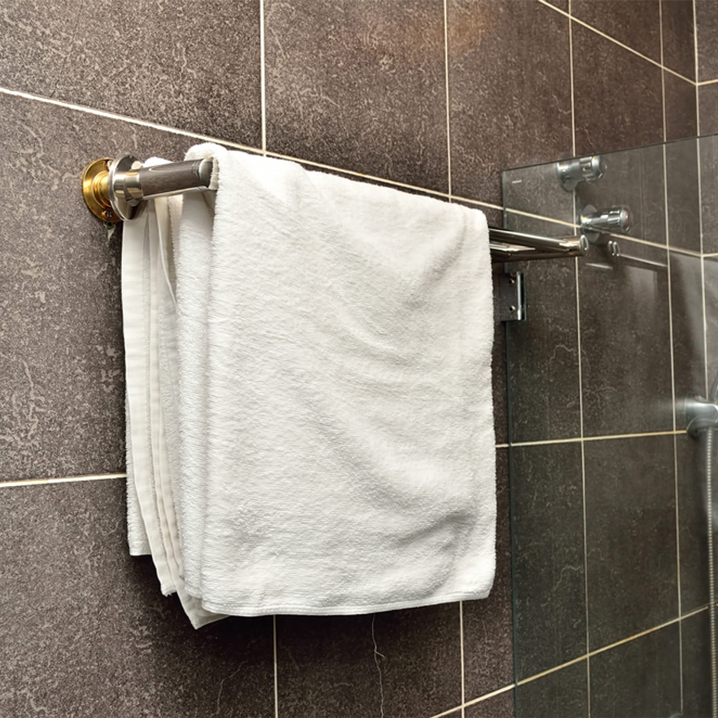Premium Bulk White Bath Towels 36 Pack (22x44 Inches) - Soft, Lightweight & Quick-Drying Hotel-Grade Towels for Spa, Gym, Guest Bathrooms & Luxury Home Use