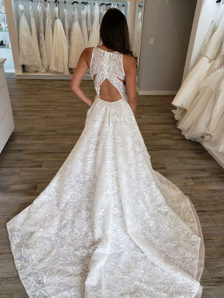 Hayley Paige Suki Sample Gown - Elegant Wedding Dress for Brides | Perfect for Beach, Garden & Formal Weddings