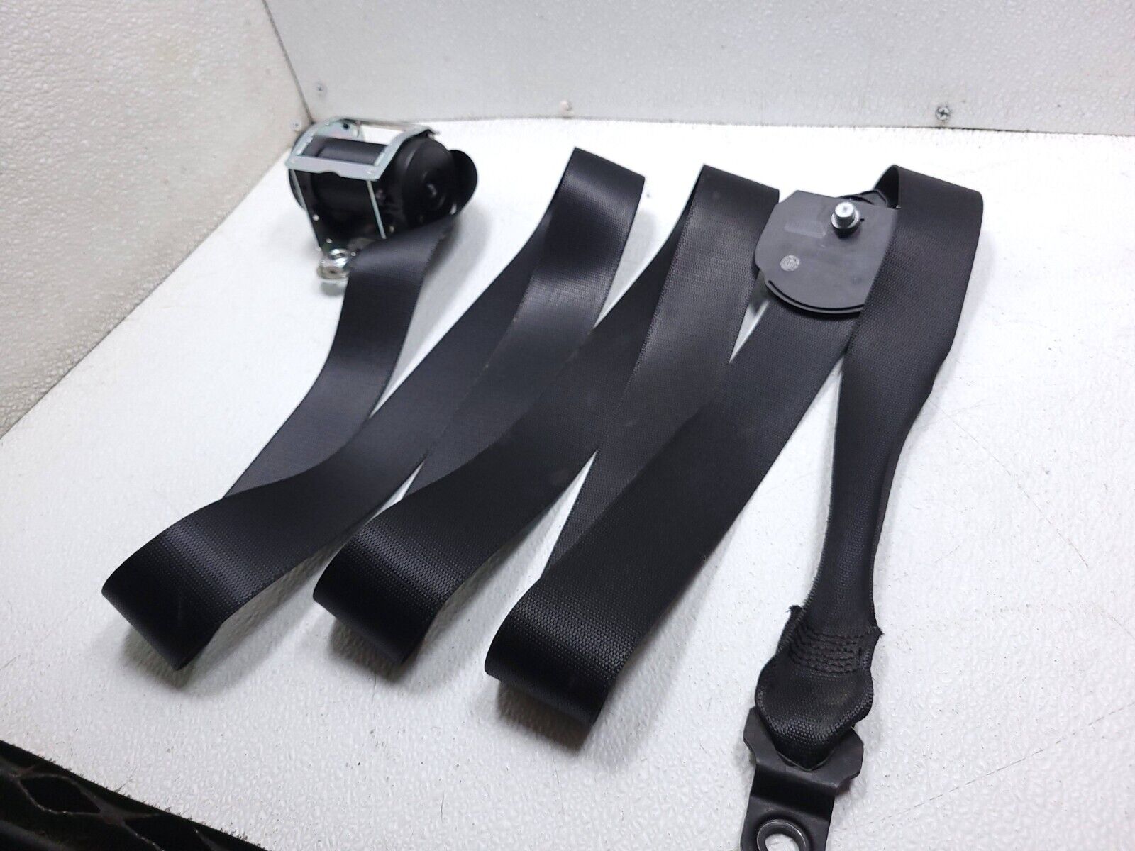 2006-2011 Mercedes ML500 Front Seat Belt Retractor Left Driver Side OEM Replacement Part - Perfect for Car Safety Repair & Maintenance
