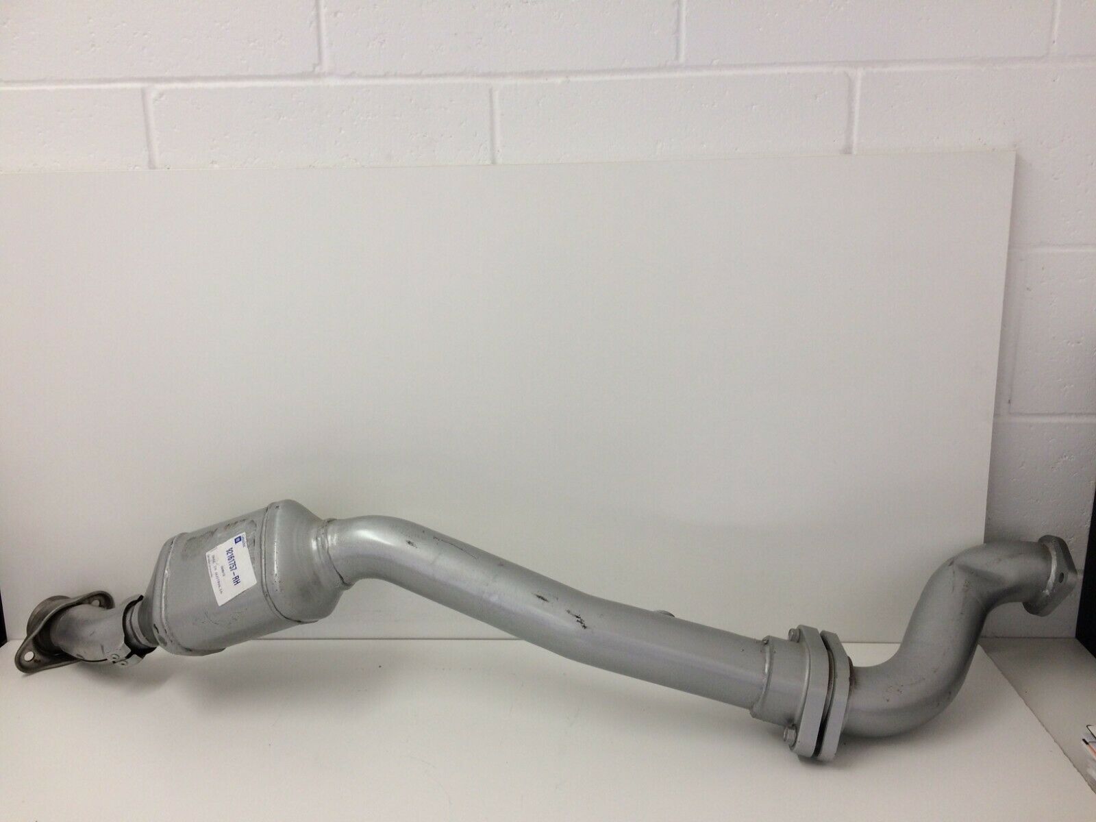 Genuine Holden HSV VZ Commodore Monaro HSV WL Grange Right Catalytic Converter - High Performance Exhaust Part for Enhanced Engine Efficiency & Emissions Control - Perfect for Holden Enthusiasts & Street Legal Upgrades