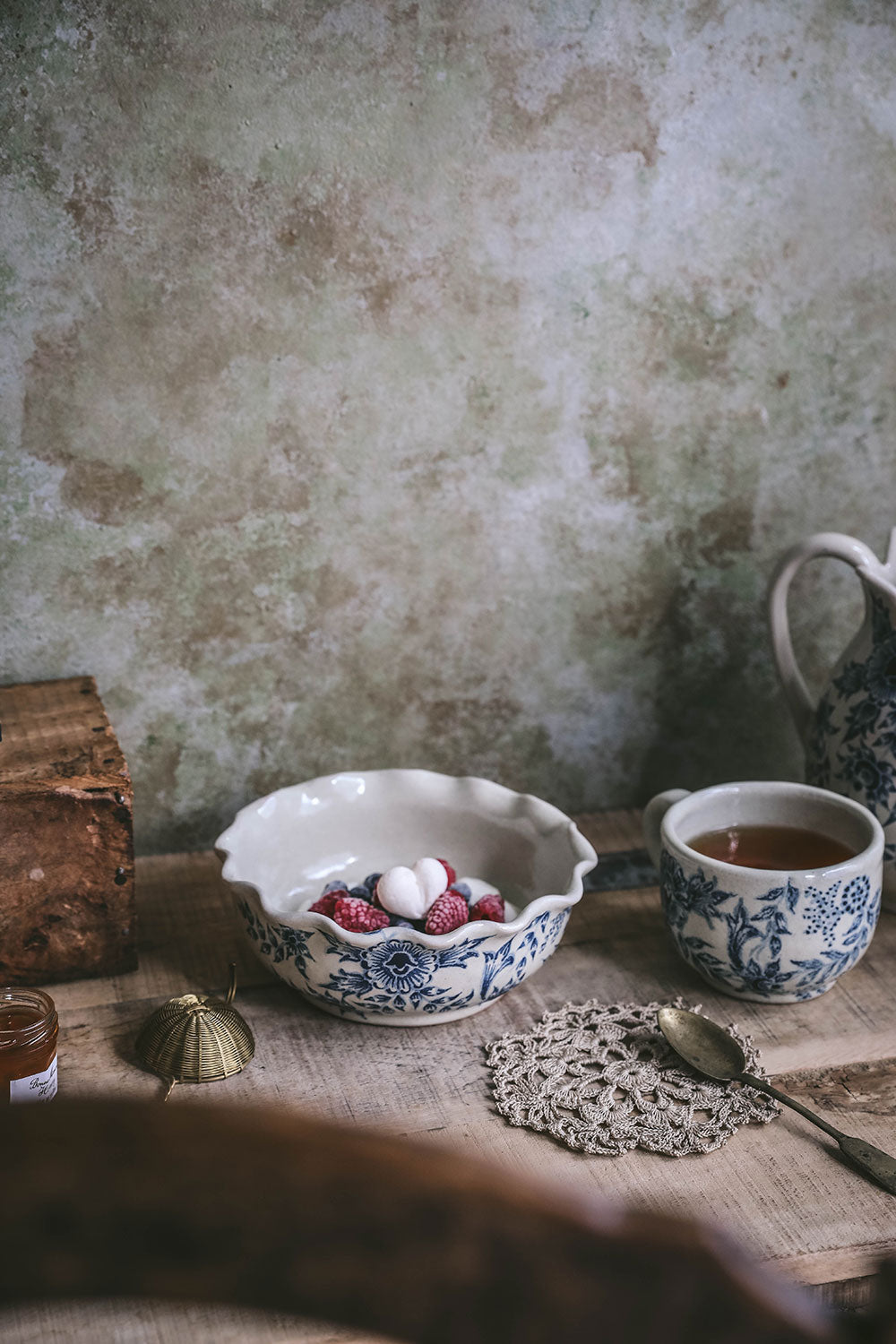 Hand-Painted Artisan Bowl – Unique Ceramic Serving Bowl for Salads, Soups & Decor – Perfect for Home Dining & Gift Giving