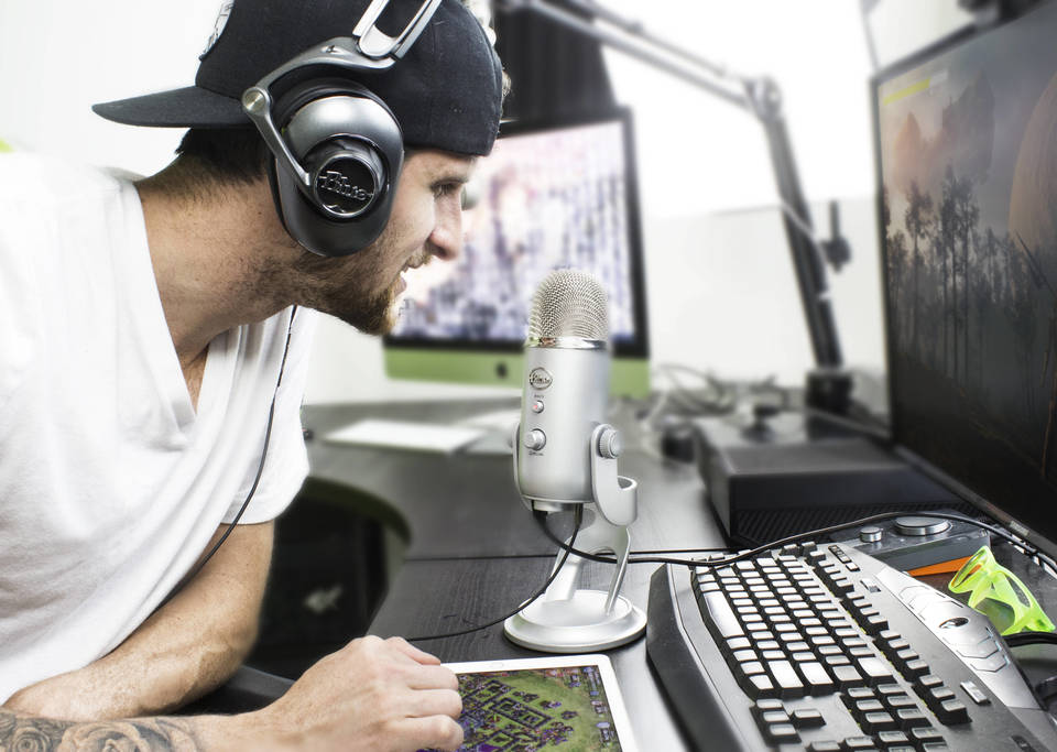 Blue Yeti USB Microphone for PC & Mac - Professional Studio Quality Recording, Podcasting, Streaming & Voiceovers (Gray) - Perfect for Home Studios, Gamers & Content Creators