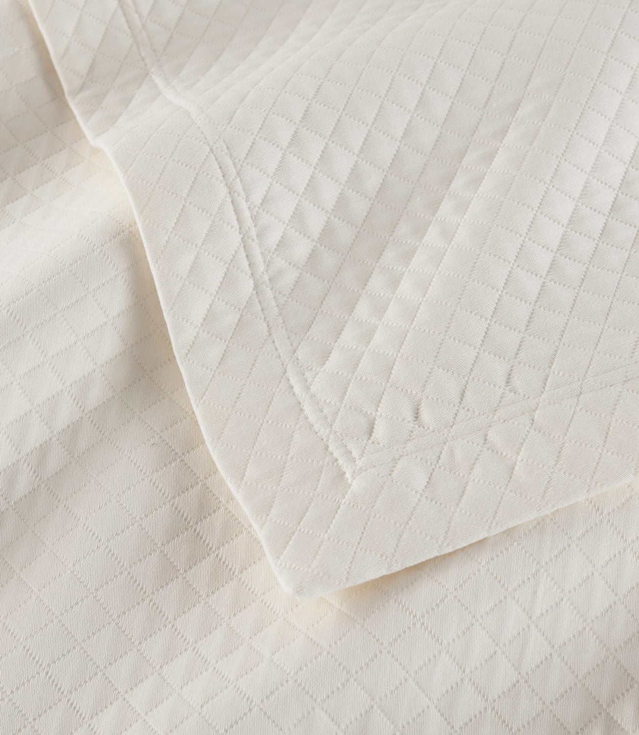 Luxury Oxford Matelassé Coverlet - Soft & Breathable Bedspread for All Seasons | Perfect for Guest Rooms, Master Bedrooms & Hotel Decor