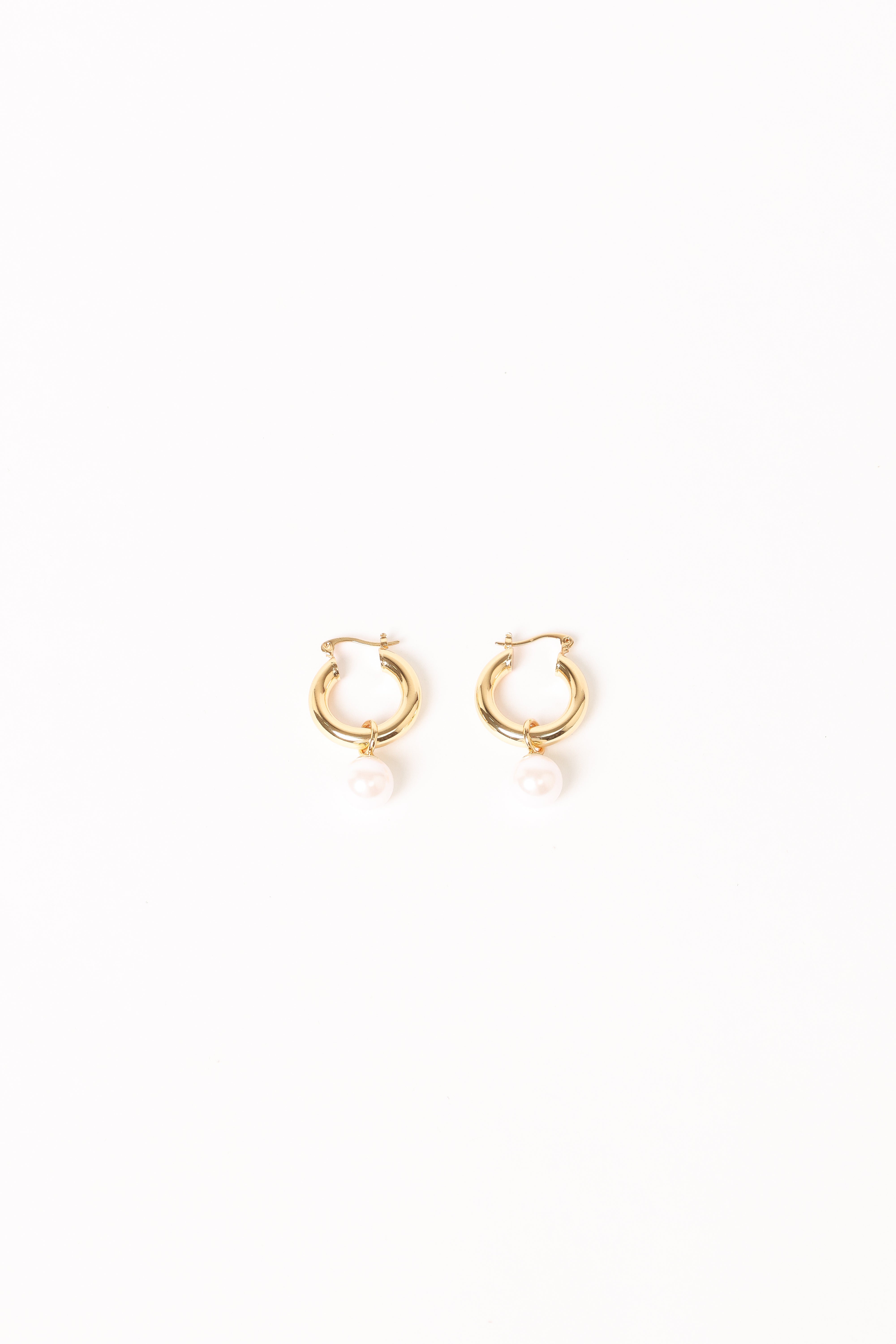 Elegant Geneva Pearl Earrings in Gold - Perfect for Weddings, Parties & Special Occasions
