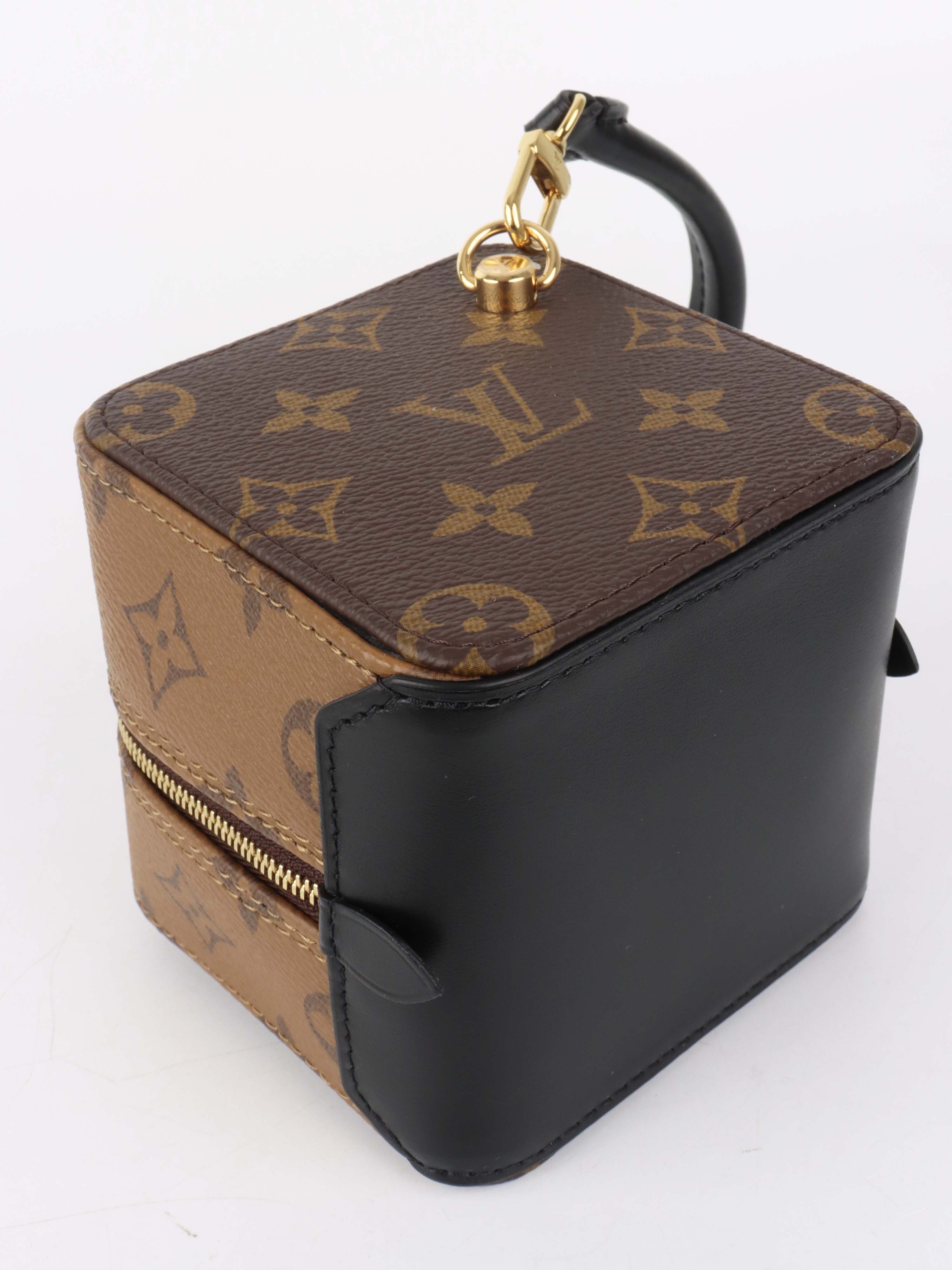 Louis Vuitton Monogram Reversible Dice Belt - Genuine Leather Unisex Fashion Accessory for Casual & Formal Outfits