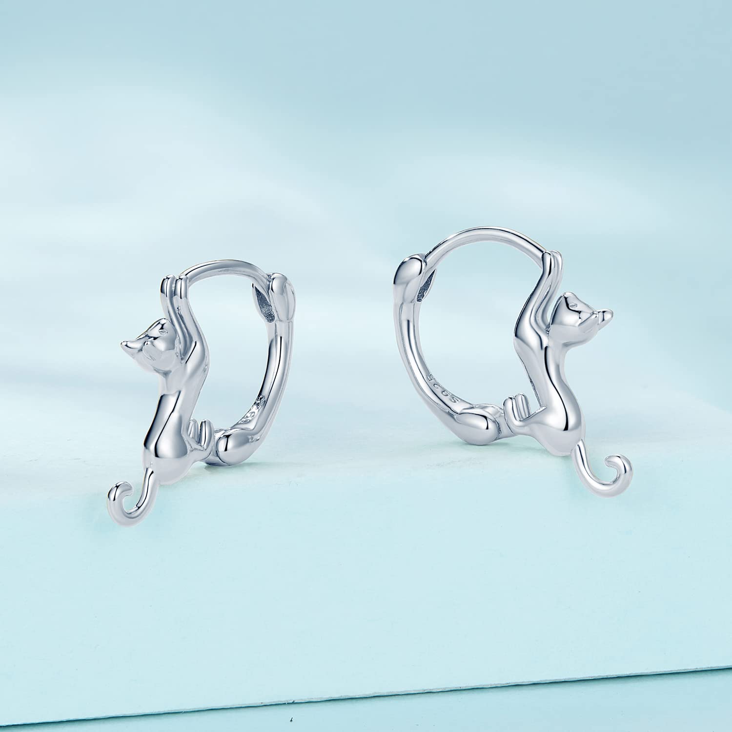 WOSTU 925 Sterling Silver Cat Hoop Earrings for Women | 18K Gold Plated Kitty Huggie Earrings | Hypoallergenic Cute Animal Jewelry | Perfect Gift for Cat Lovers | Great for Everyday Wear, Parties & Special Occasions