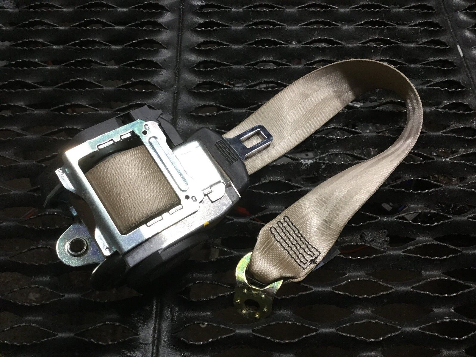 2003-2006 Audi A4 B6 Rear Right Seat Belt Retractor OEM Replacement Part - Perfect for Car Safety Repairs & Restoration Projects