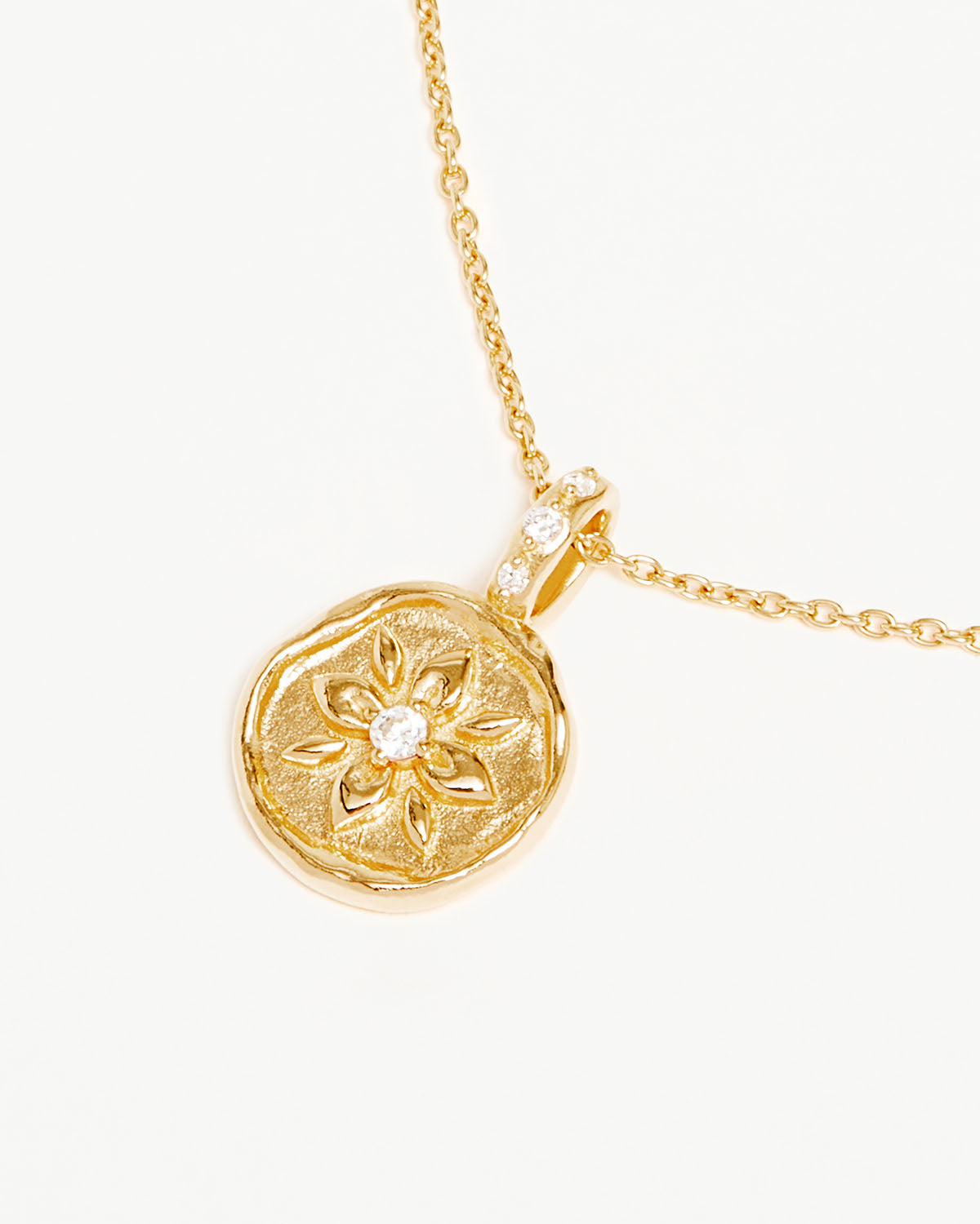 18K Gold Vermeil Live in Love Necklace - Dainty Heart Pendant Jewelry for Women, Gift for Her, Valentine's Day, Anniversary, Birthday - Perfect for Romantic Occasions & Everyday Elegance