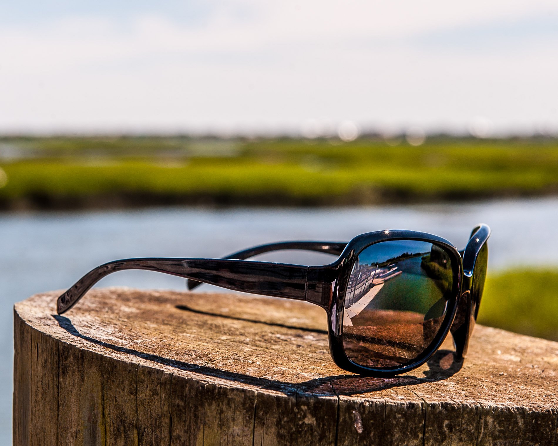 Polarized Sunglasses with Flash Lens APL75 - UV Protection, Anti-Glare for Driving, Fishing & Outdoor Activities | Stylish & Lightweight for Men & Women