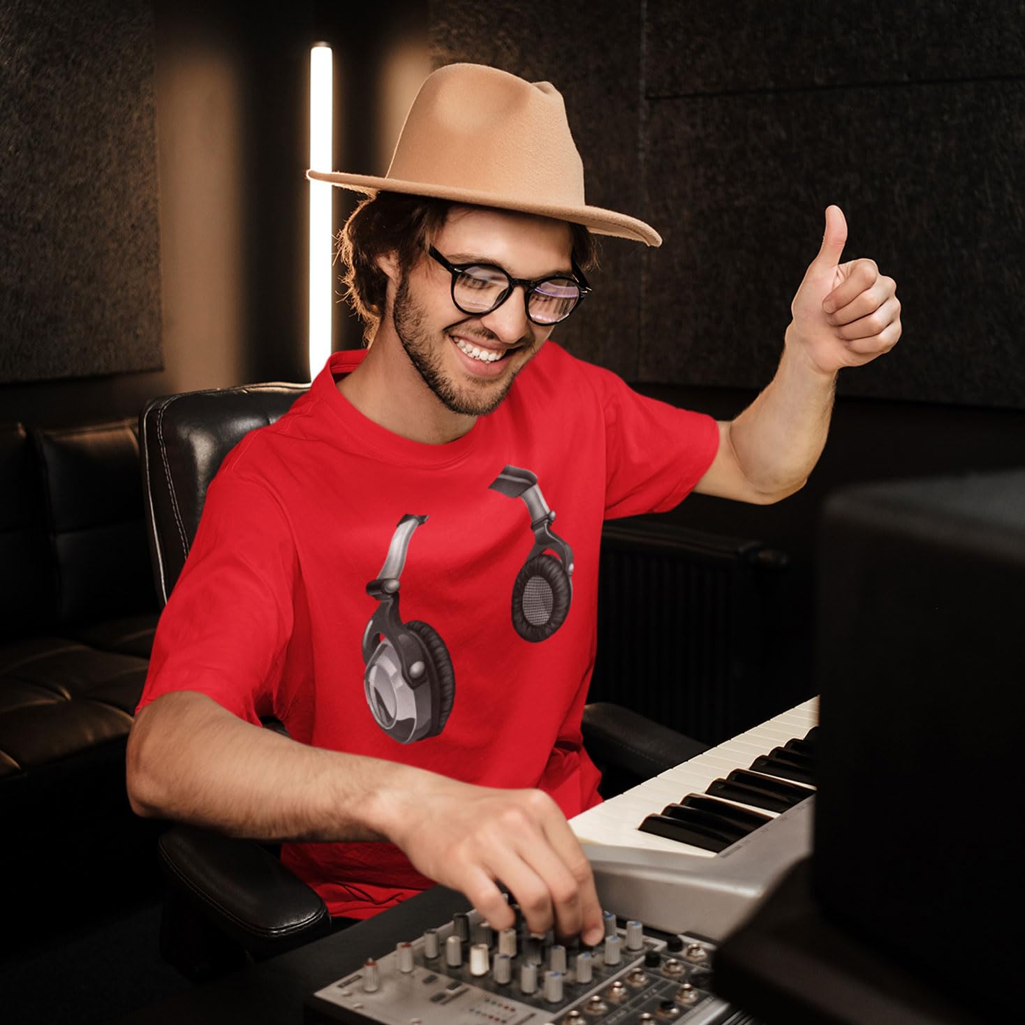 Lepni.me Men's Retro Music T-Shirt - Vintage Headphone & DJ Print Tee for Music Lovers | Perfect Gift for DJs, Musicians & Electronic Music Fans