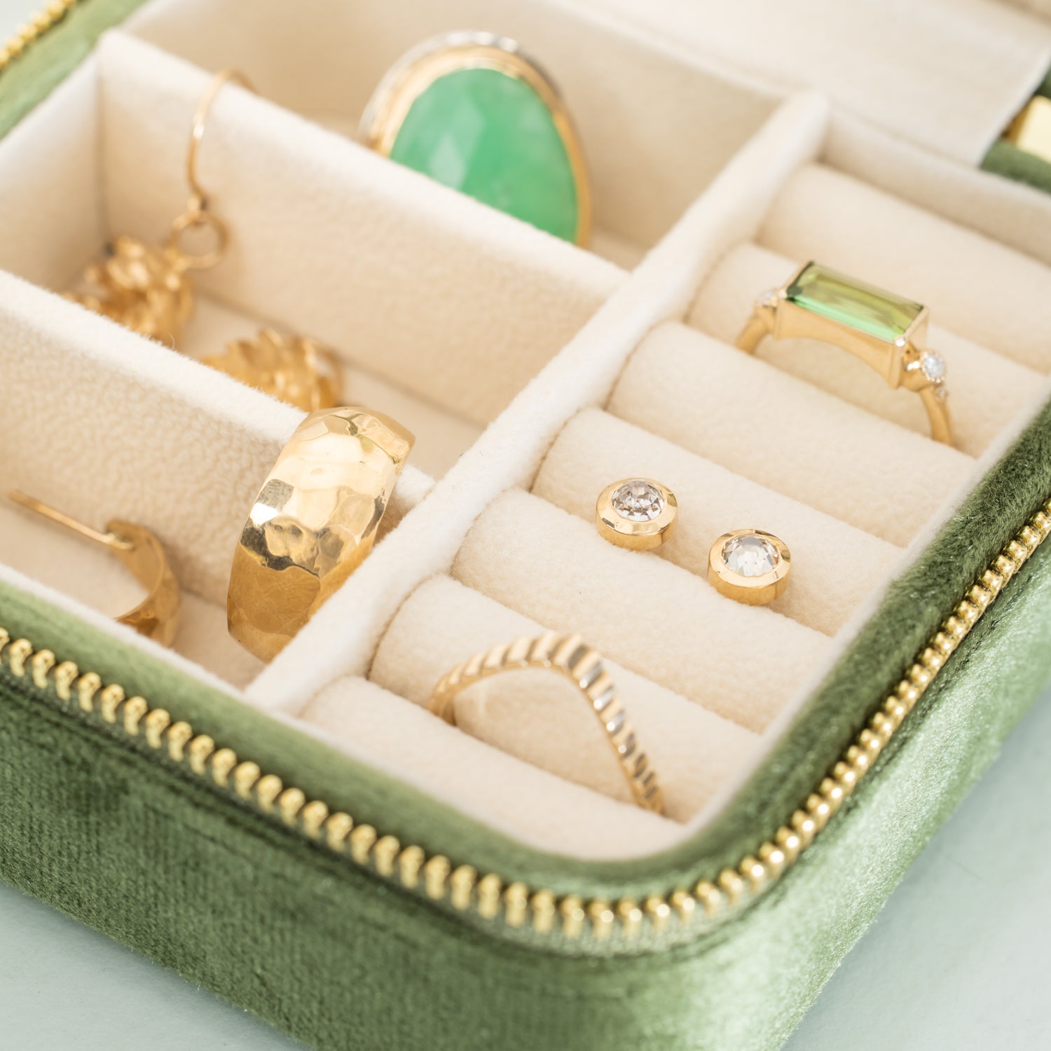 Elegant Jewelry Travel Case - Portable Jewelry Organizer for Necklaces, Rings & Earrings - Perfect for Travel, Vacation & Daily Storage