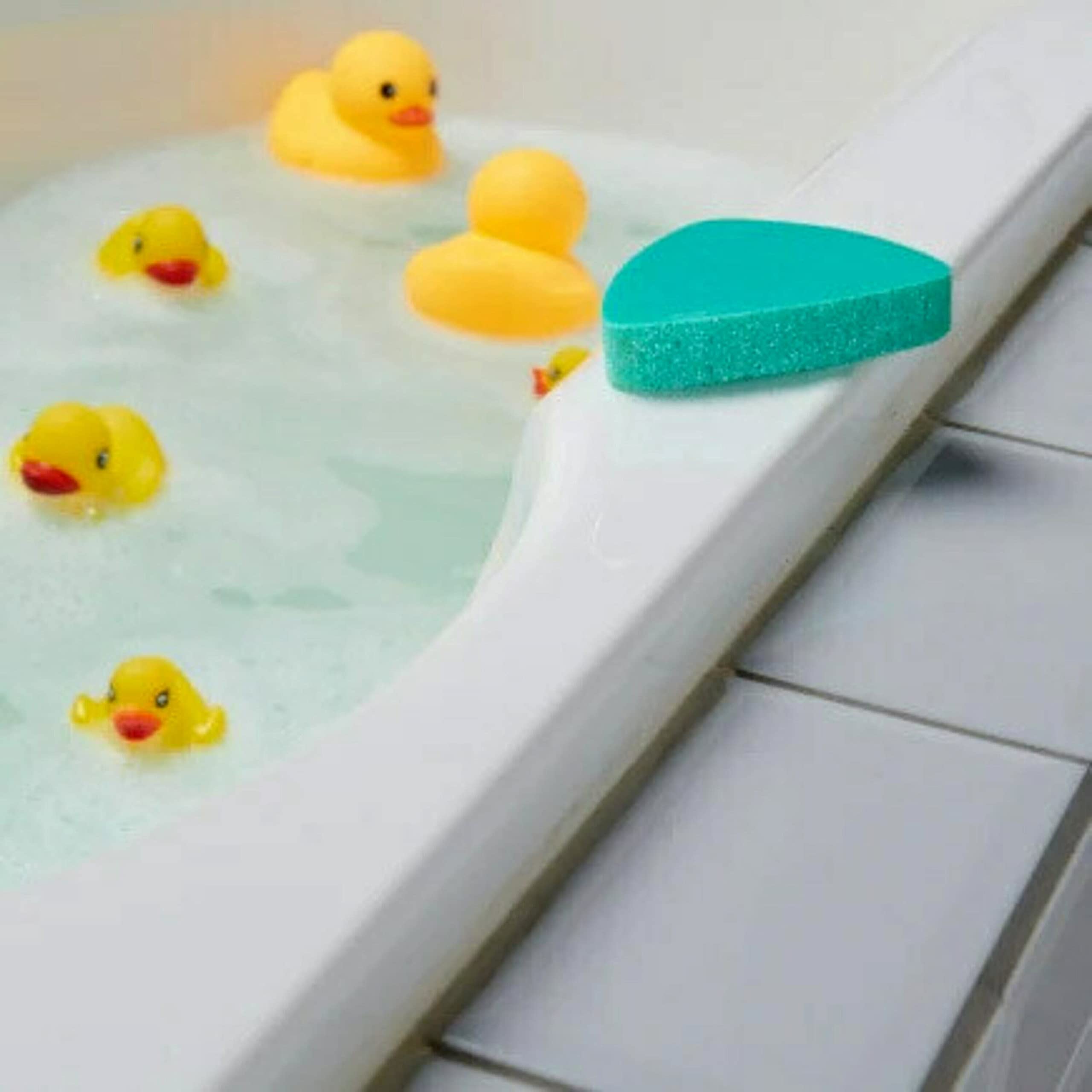 Scotch-Brite Swift Scrub Bath Cleaner Scrubbers - Soap Scum Remover for Shower, Bathtub & Tile - 6 Pack Bathroom Cleaning Pads (Safe for Ceramic, Porcelain & Grout) - Perfect for Deep Cleaning Showers, Tubs & Sinks