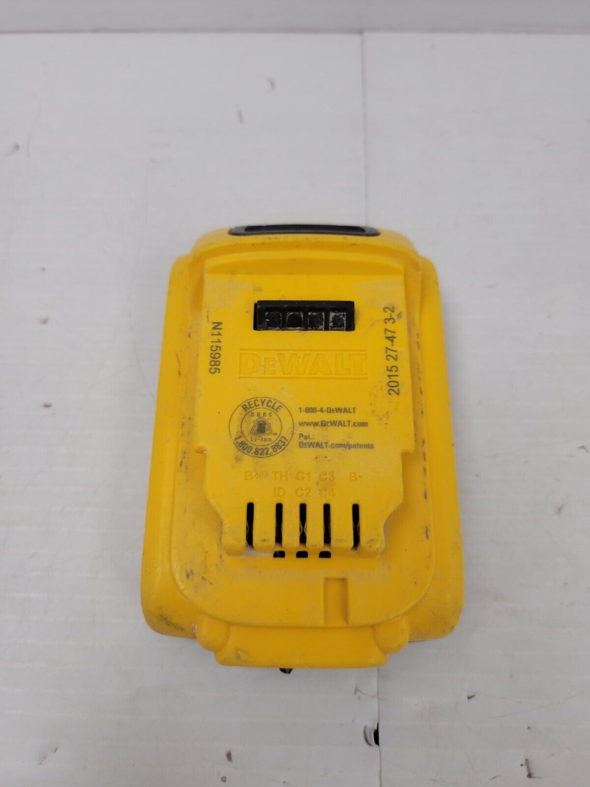 DEWALT DCB203 20V MAX 2.0Ah Lithium-Ion Battery Pack - Power Tools Replacement Battery for Drills, Saws & Outdoor Equipment - Compatible with DEWALT 20V Tools